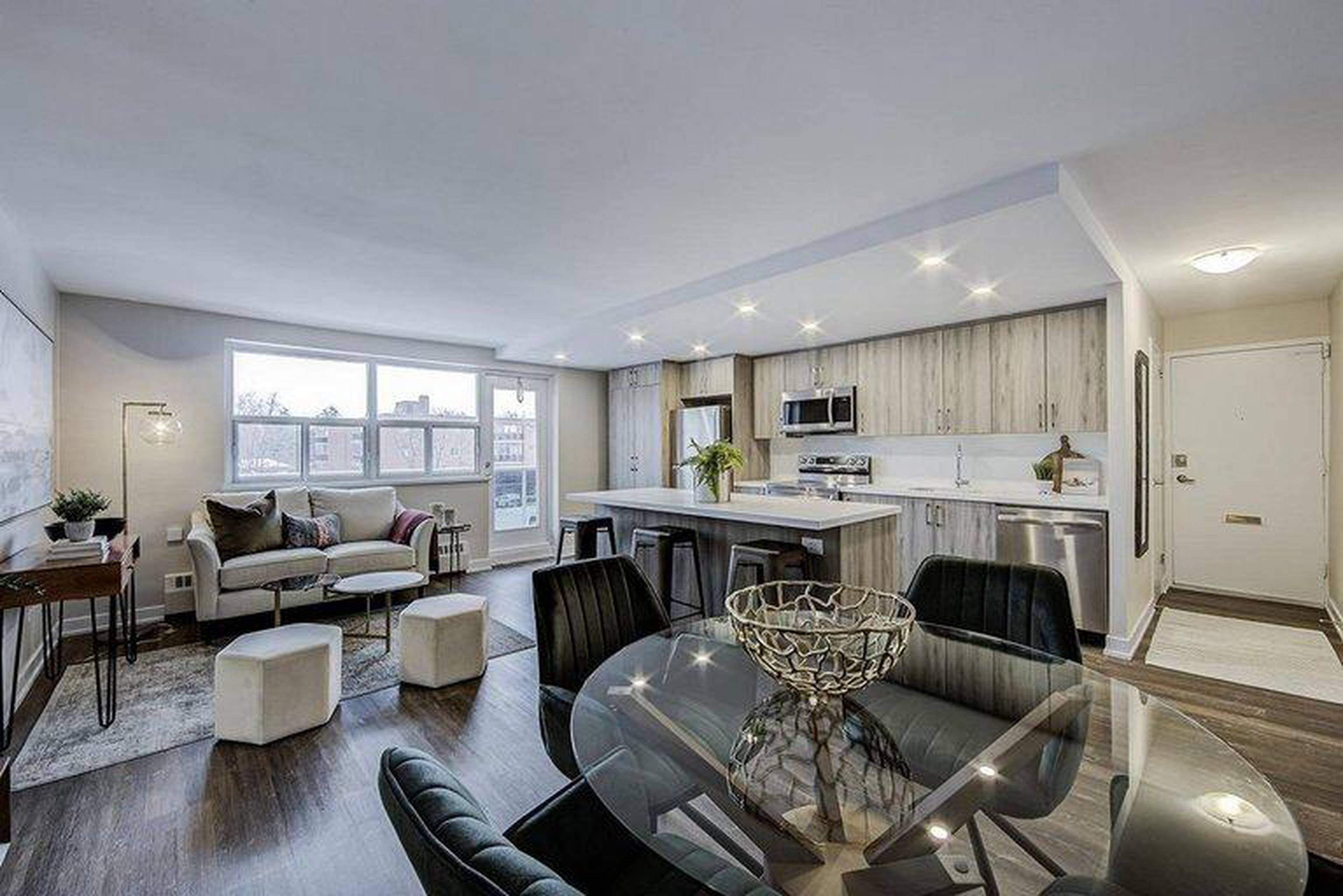 1698 Victoria Park Avenue North York, ON 1698 Victoria Park Avenue