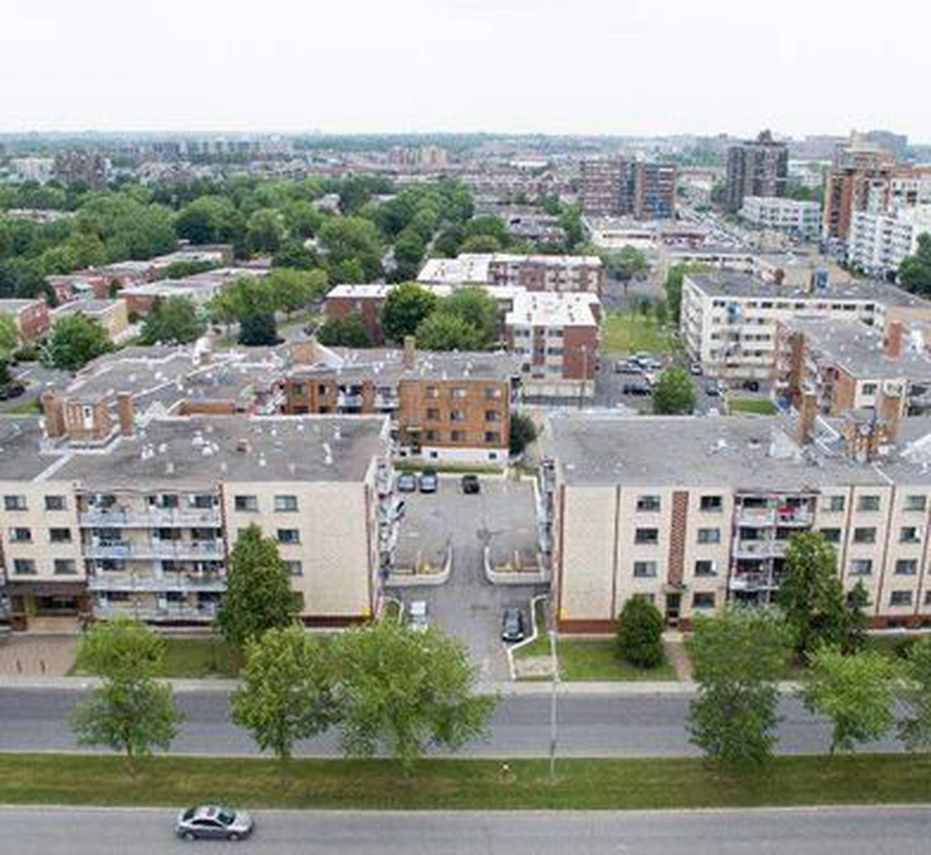 325 & 365 Boulevard CoteVertu Montréal, QC 325 & 365 Blvd de la Côte