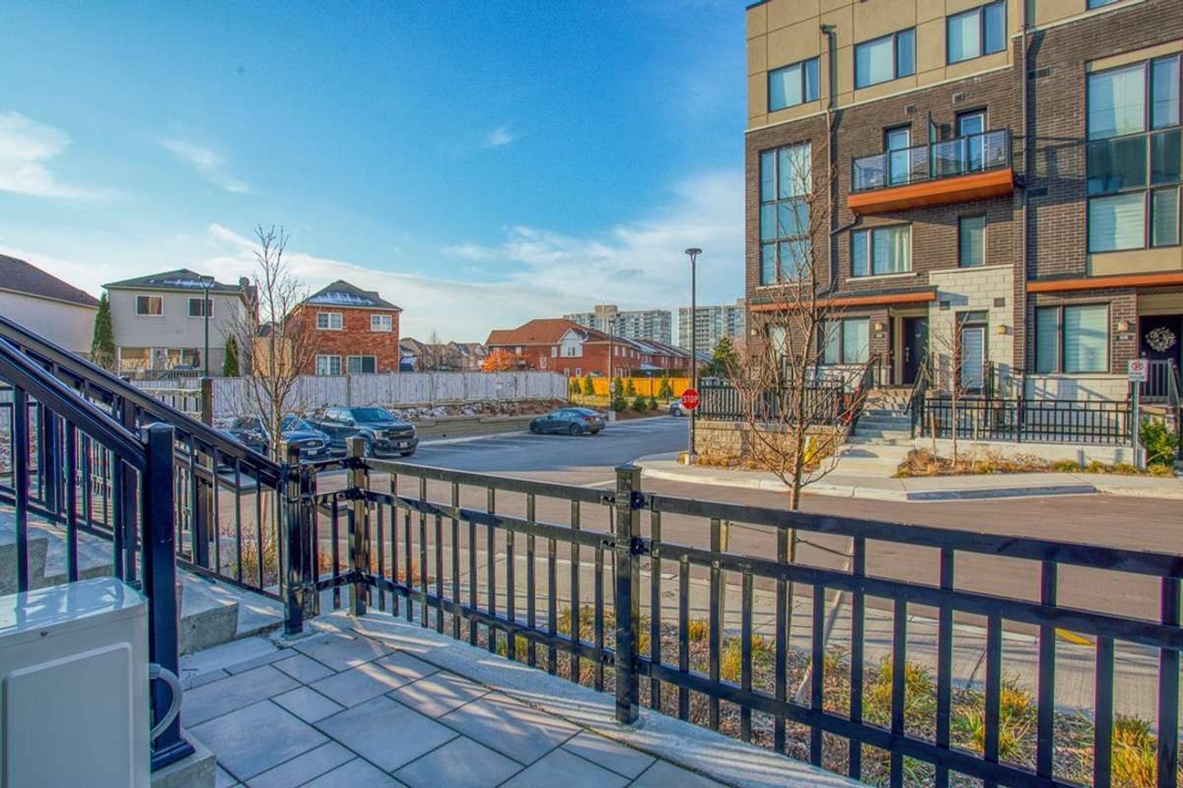 Centre Point Towns 1555 Kingston Rd Apartments for Rent Pickering