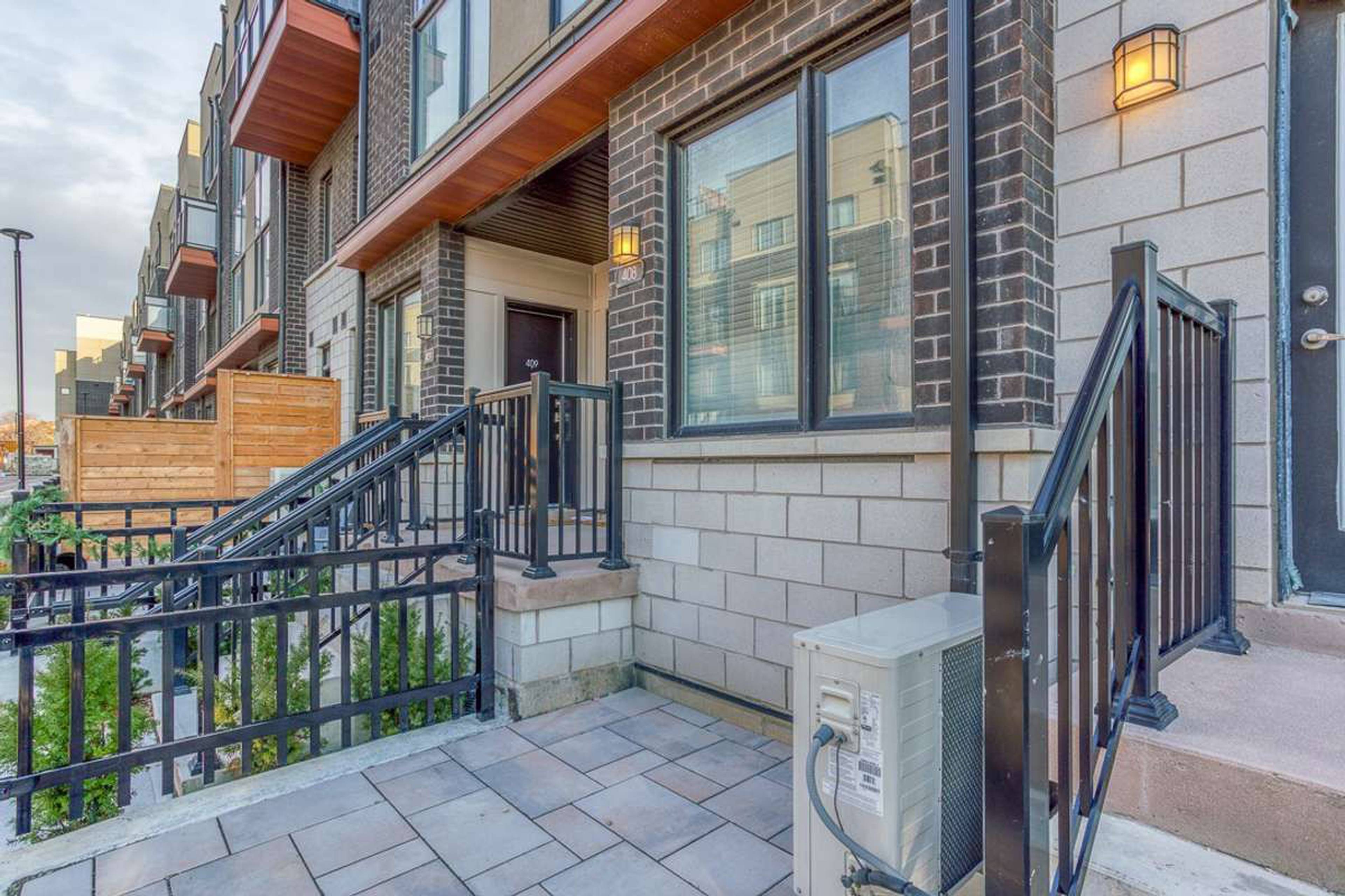 Centre Point Towns 1555 Kingston Rd Apartments for Rent Pickering