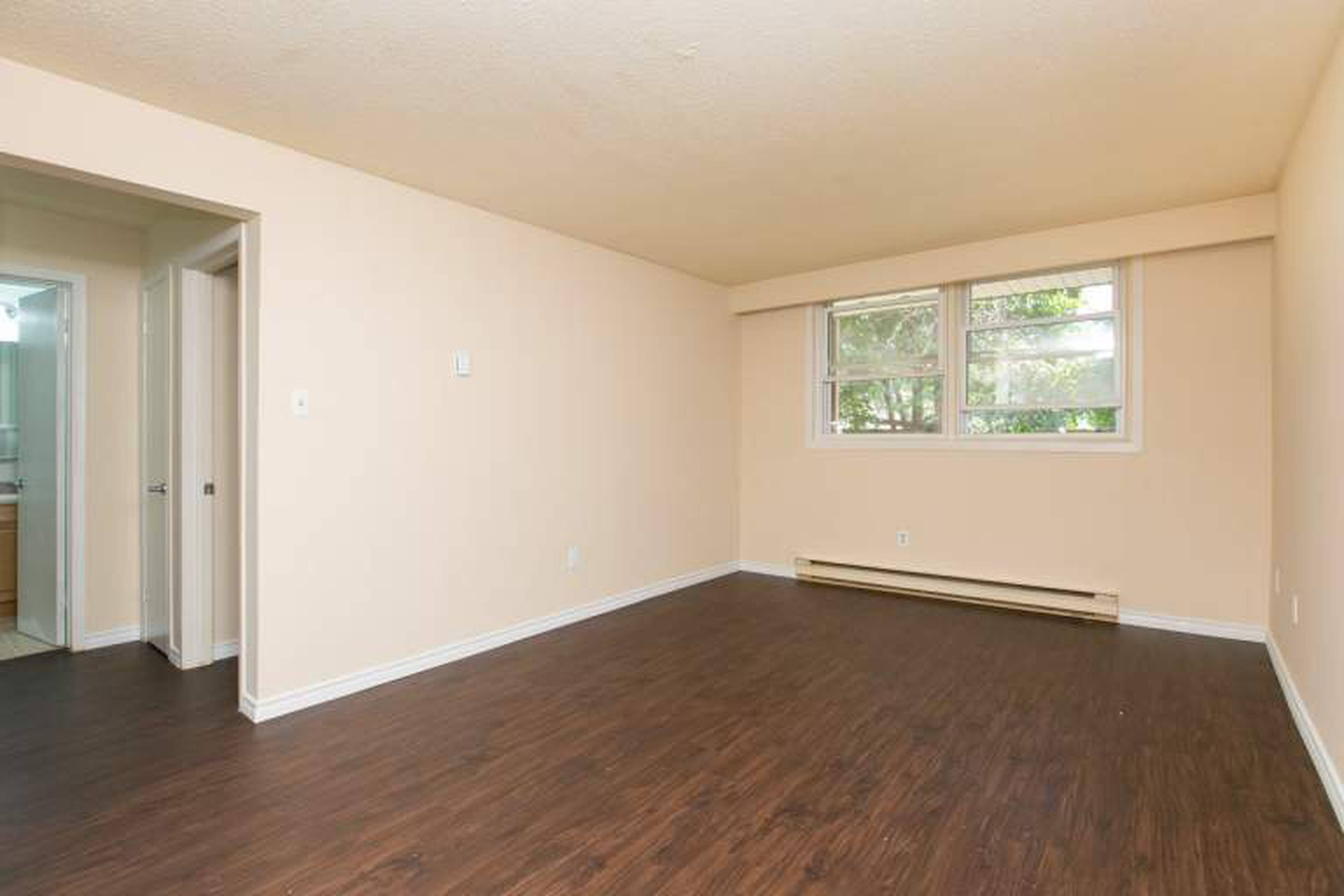 245 Yeomans Street North Apartments for Rent, 245 Yeomans Street North, Belleville, ON - 2