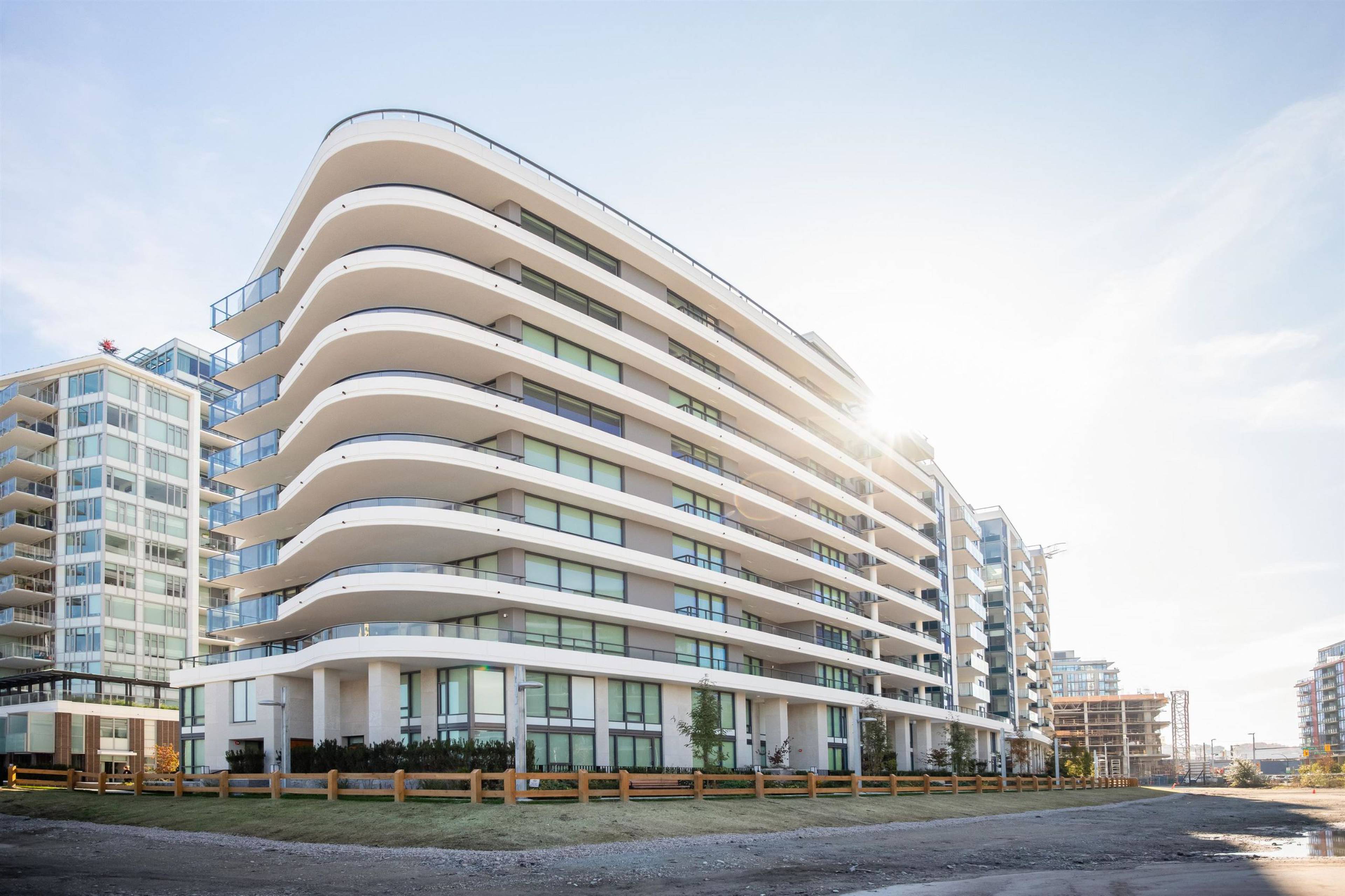 Navio at the Creek Apartment Building