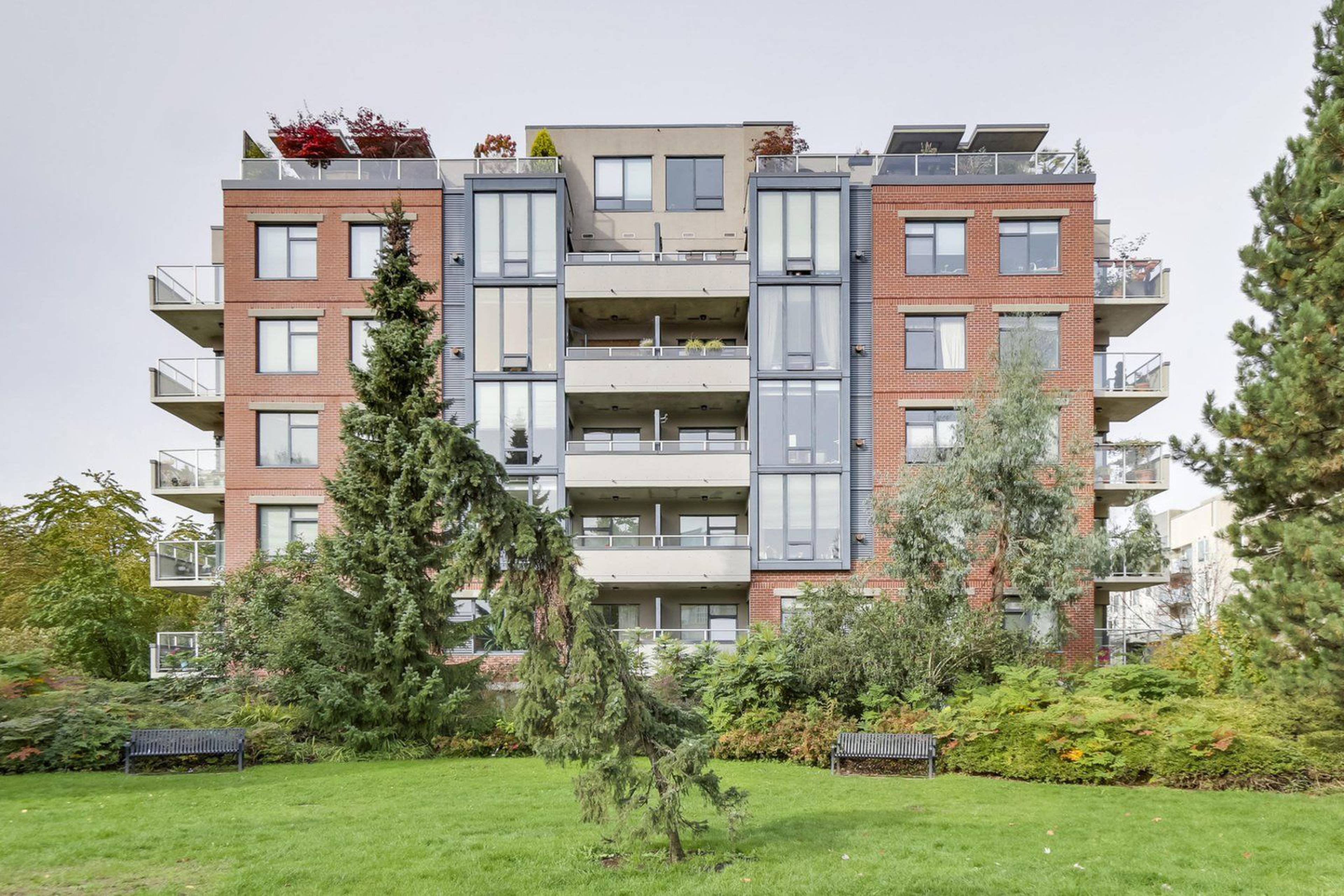 Duo 2288 Marstrand Ave Apartments for Rent Vancouver liv.rent