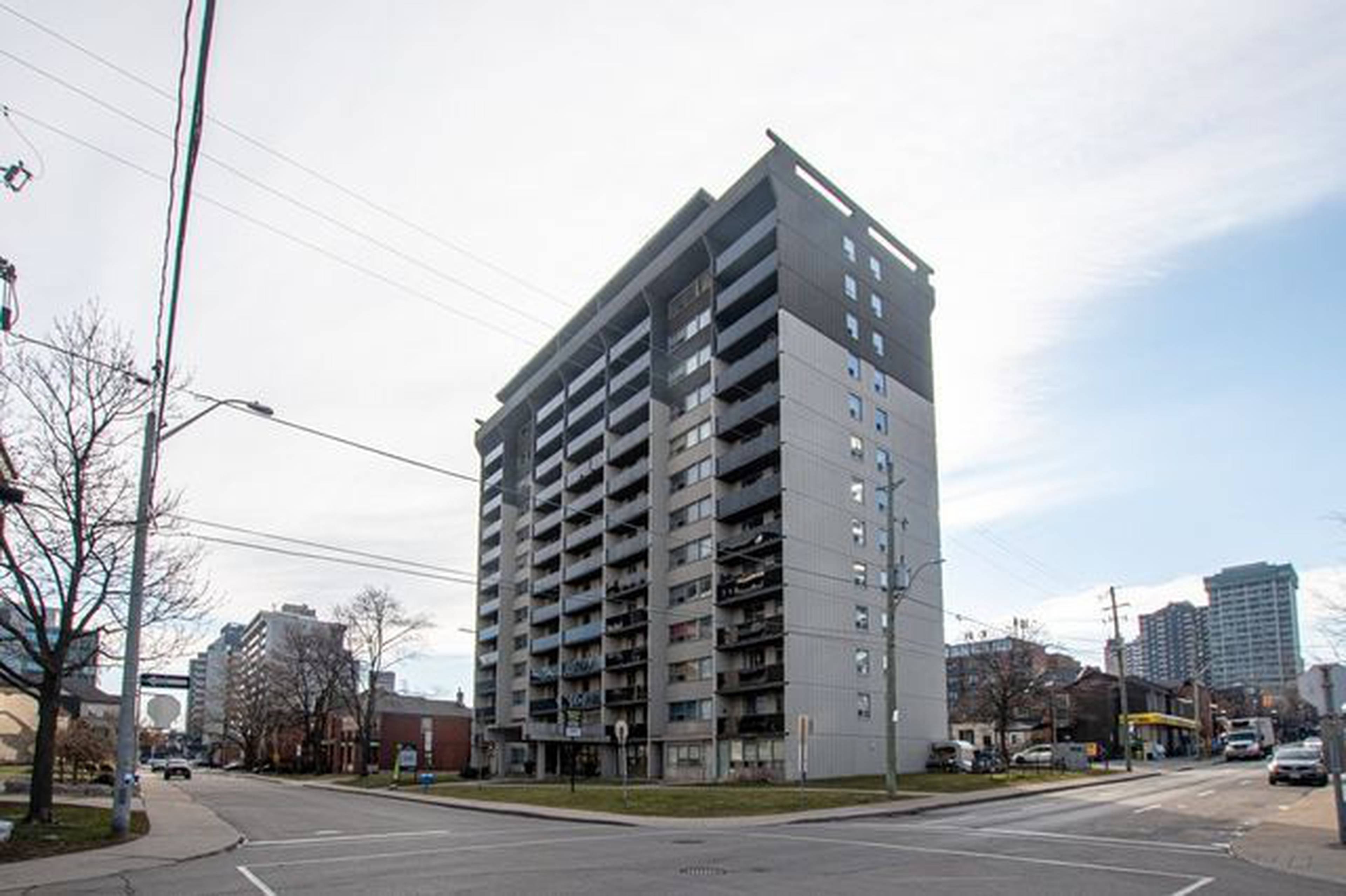 Market St Apartment Building