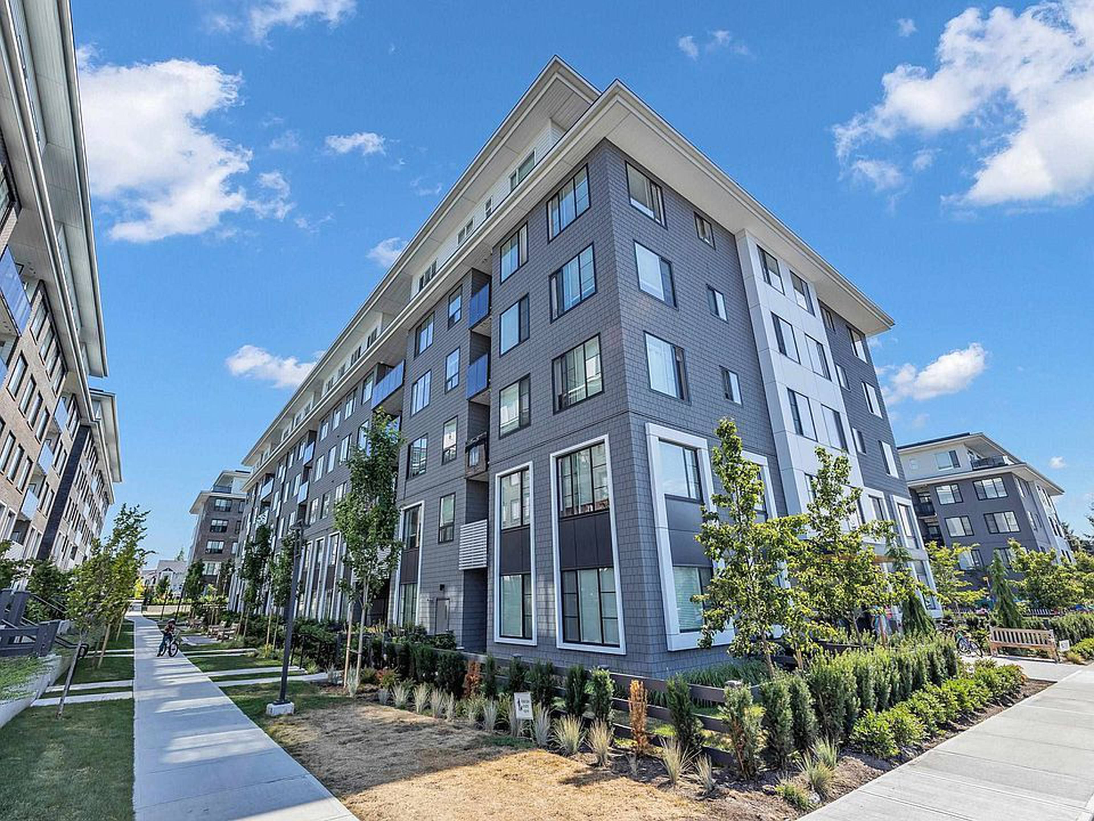 Fleetwood Village 2 Apartments for Rent, 15825 85 Ave, Surrey, BC - 2