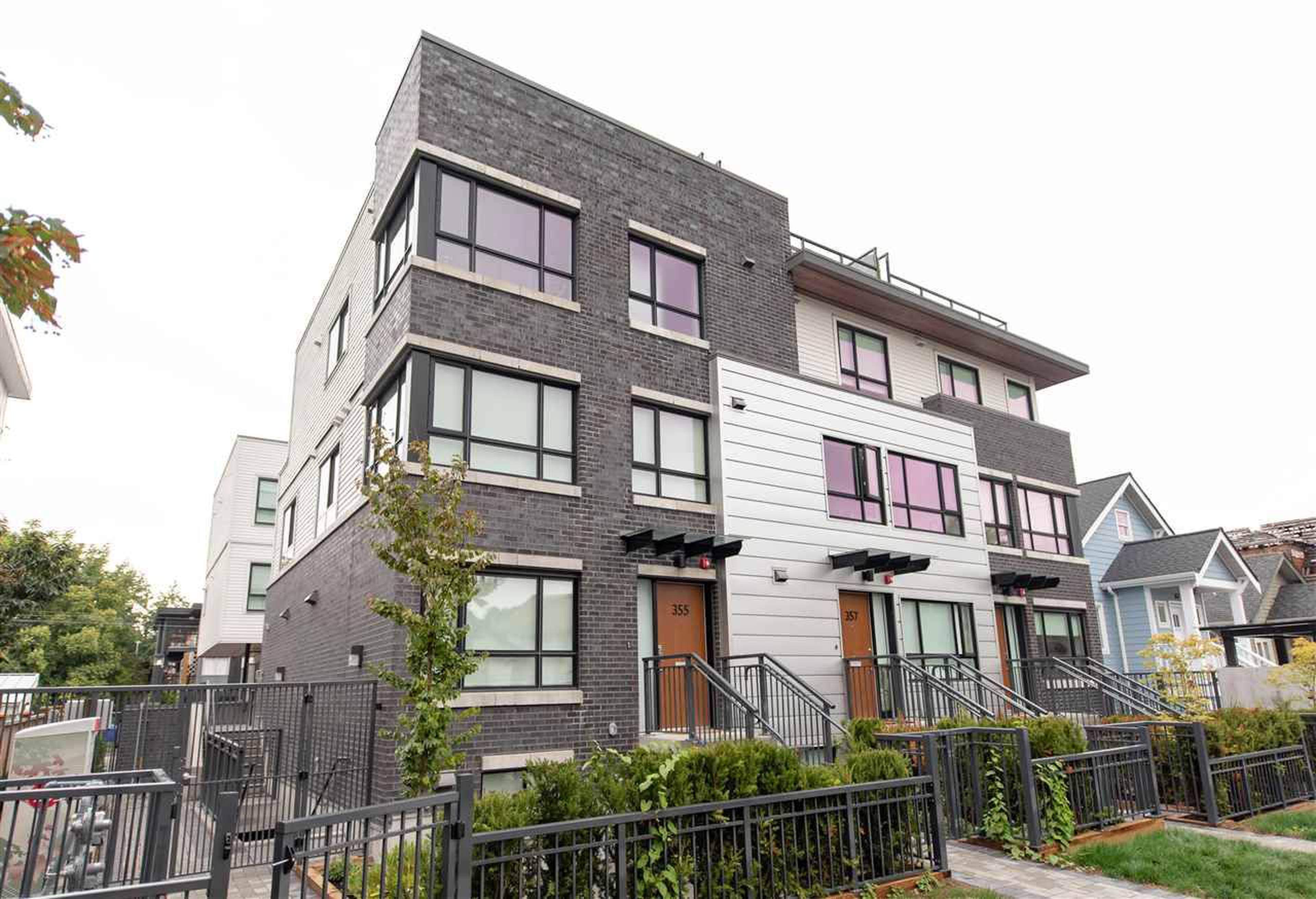 Hayden Townhomes 355 E 16th Ave Apartments for Rent Vancouver liv.rent