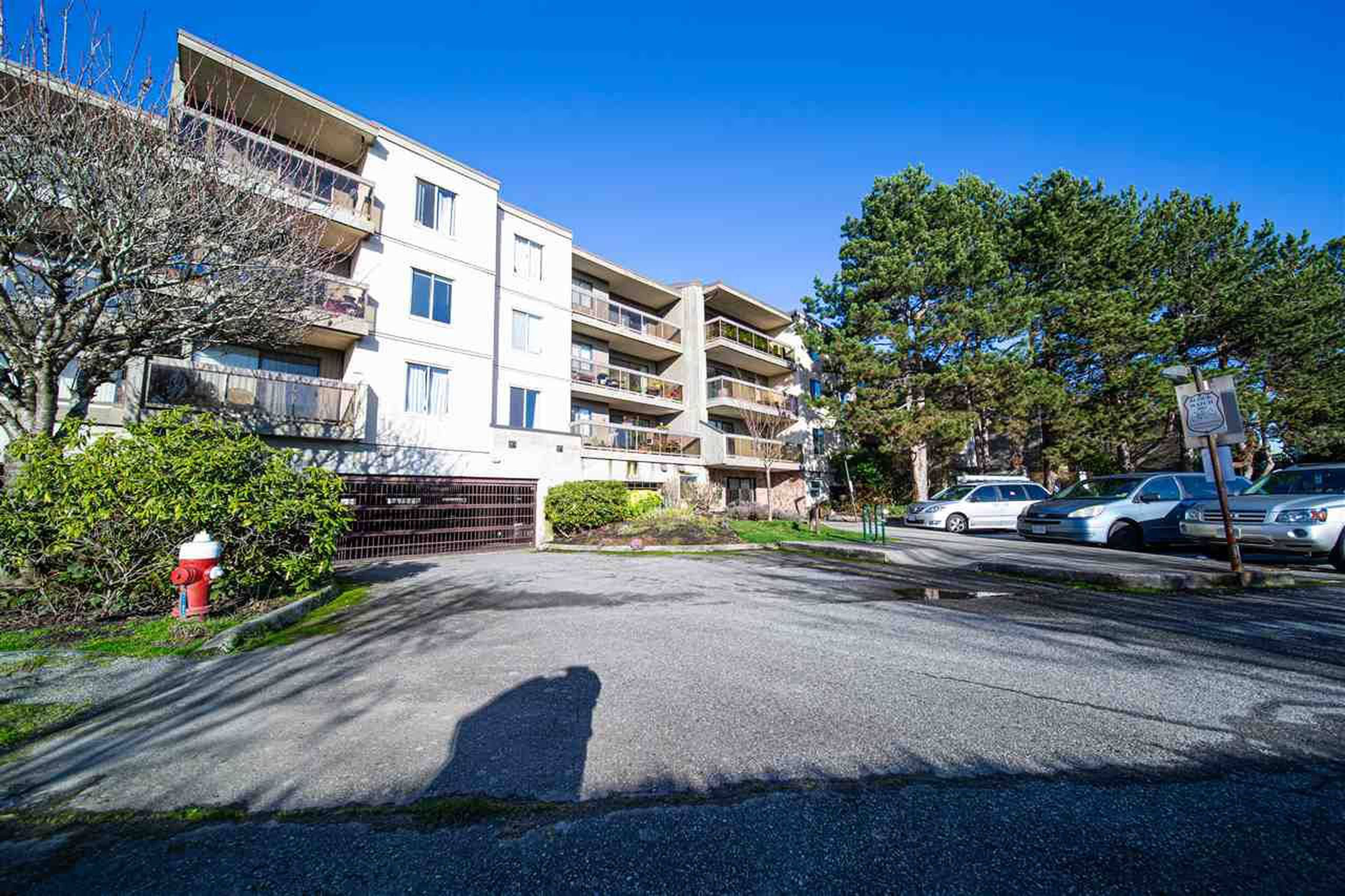 Lynas Ln Apartment Building
