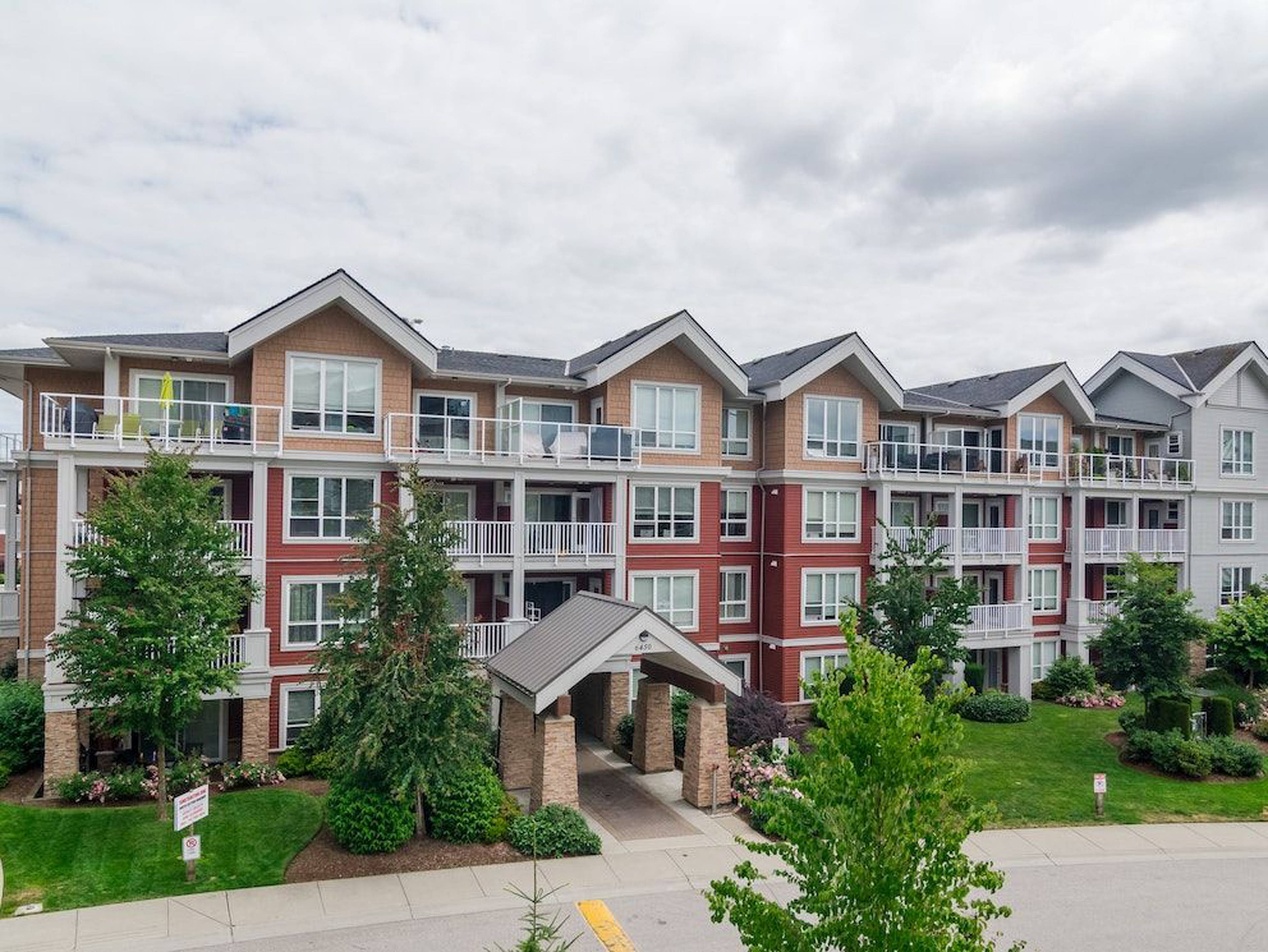 Waterstone Surrey, BC 6459 194 St liv.rent