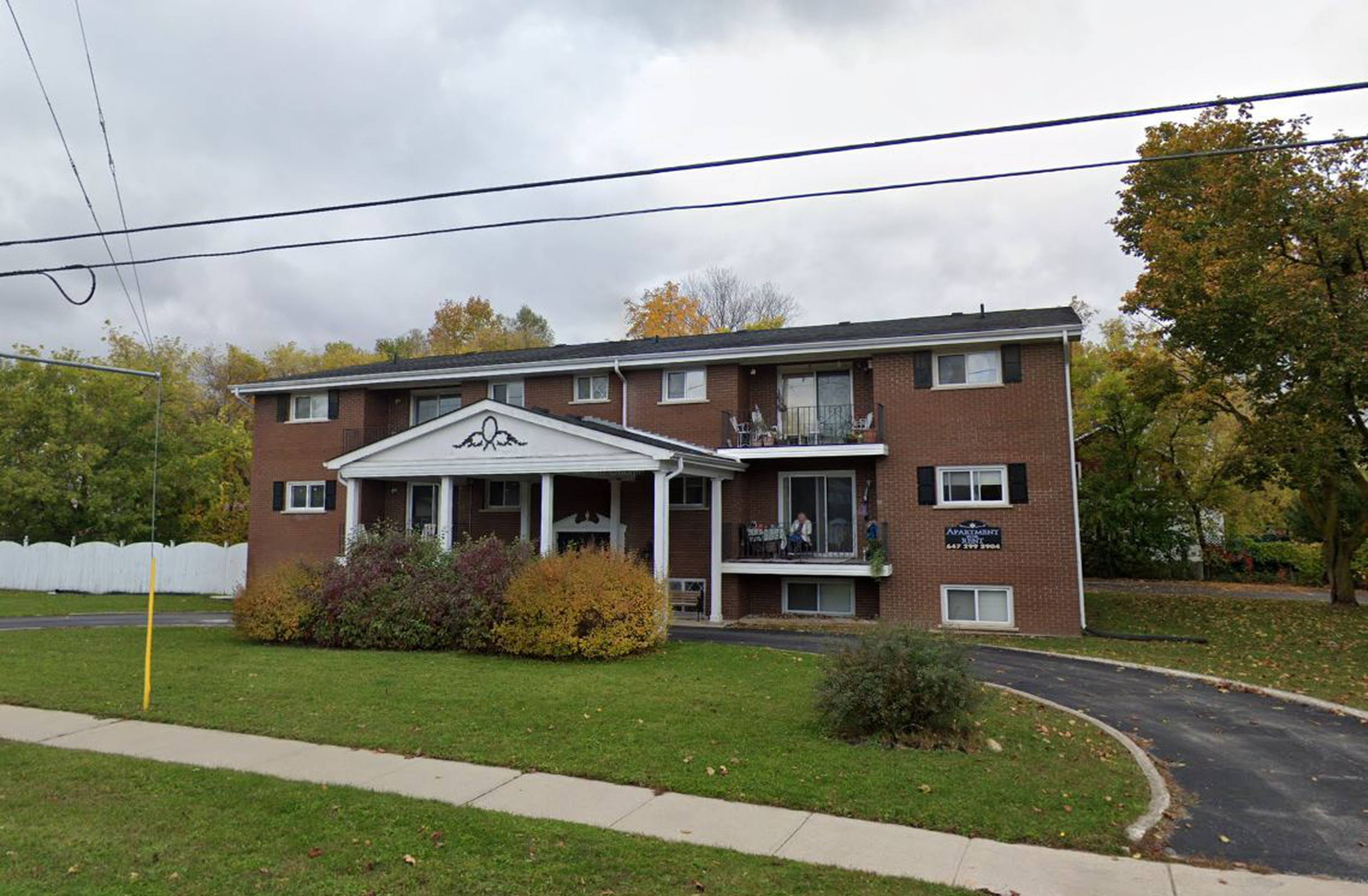 Oak Street Apartments Apartment Building