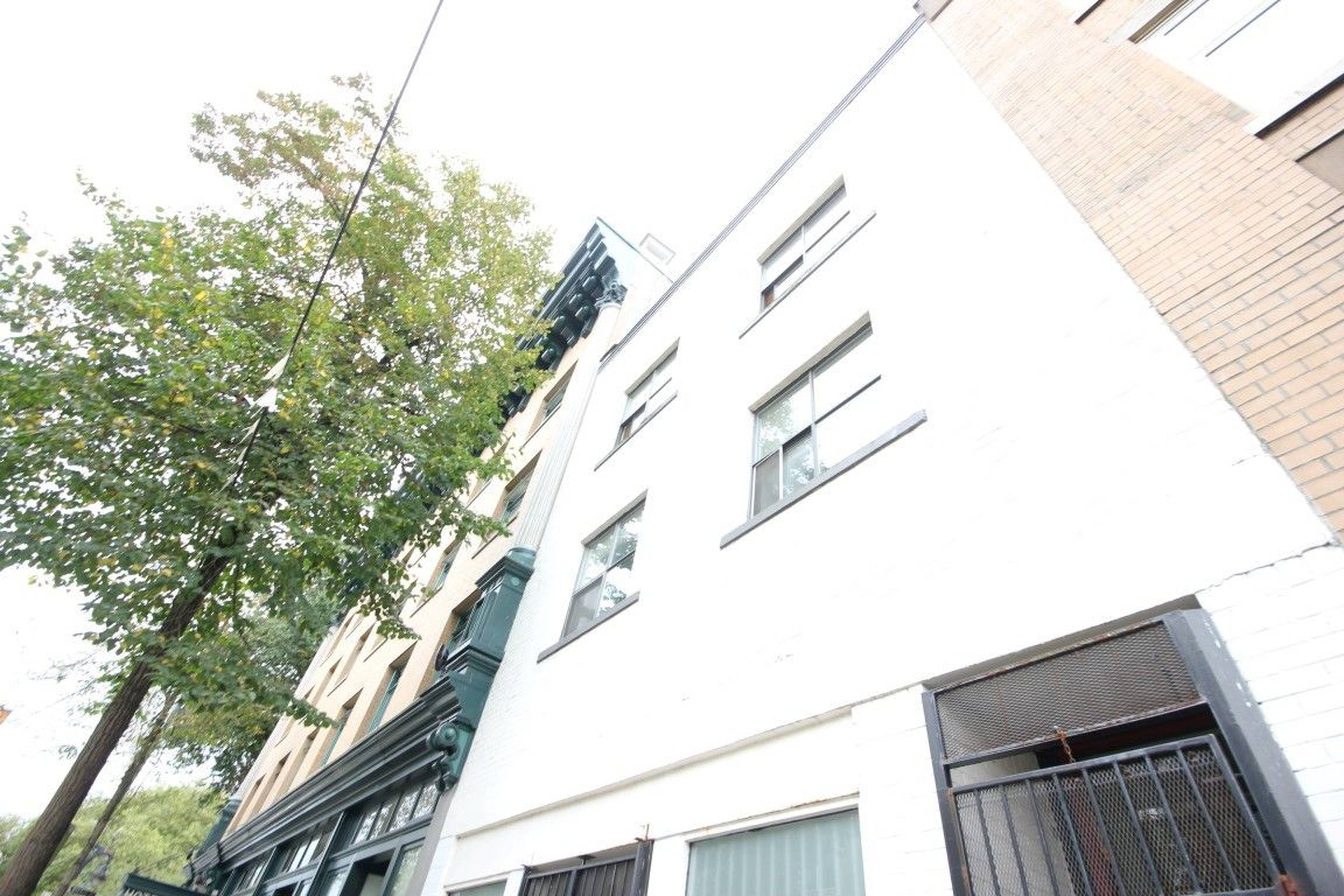 382 Powell St Apartment Building
