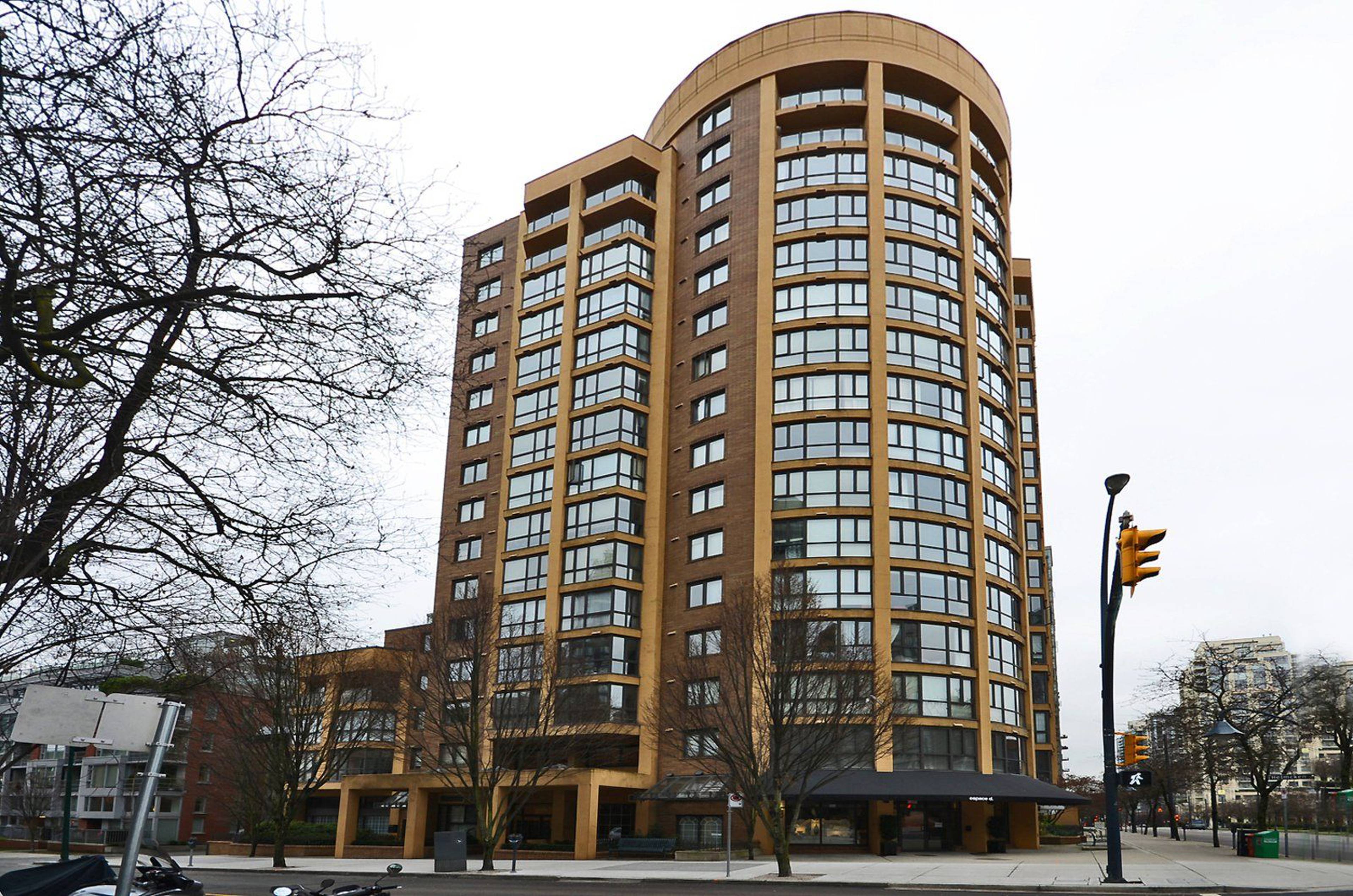 Old Yale Heights Apartment Building