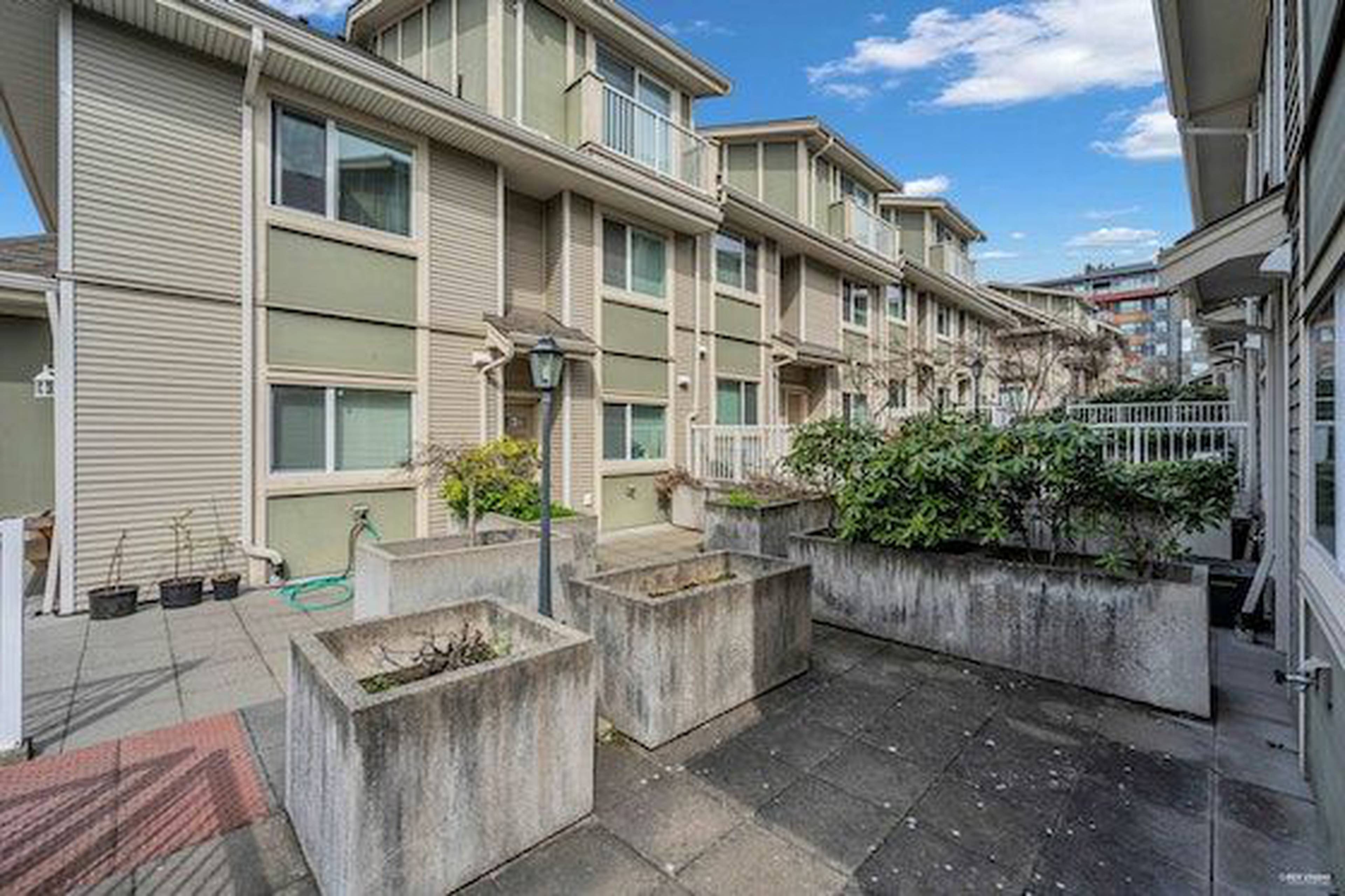 Evergreen 621 Langside Ave Apartments for Rent Coquitlam liv.rent