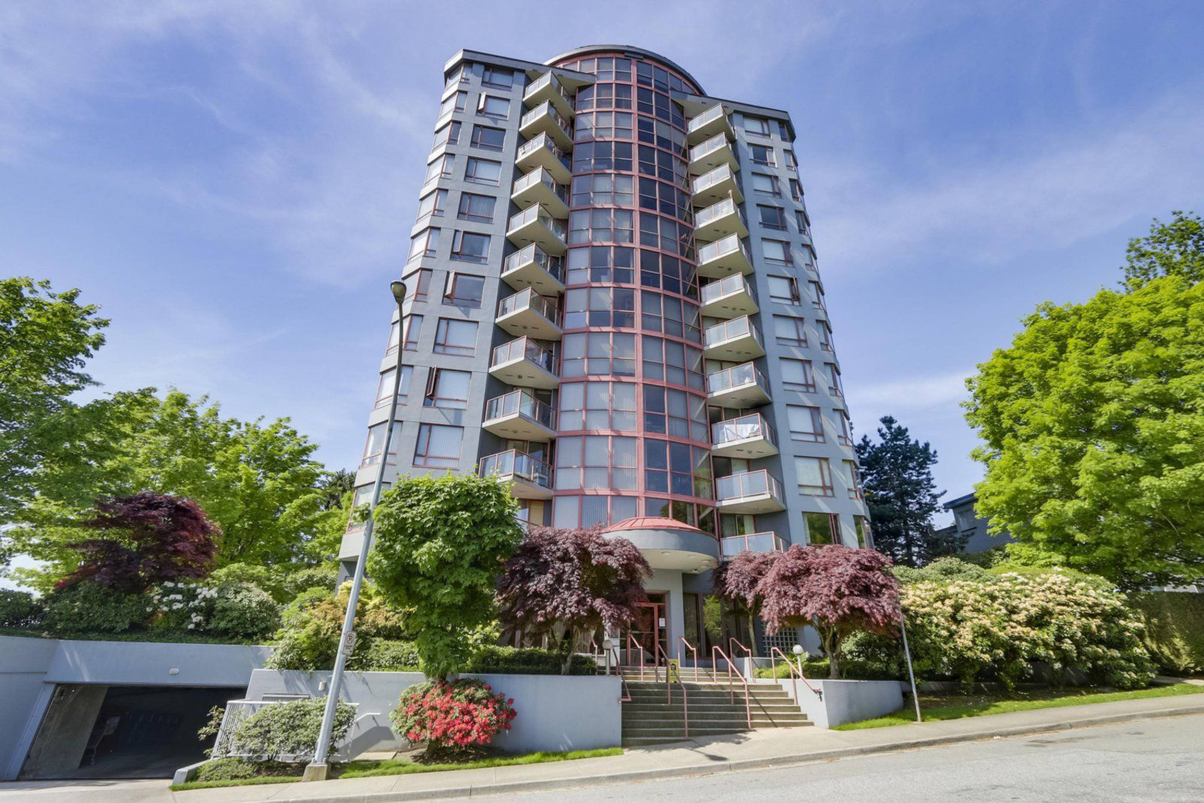 Eagle Crest Apartment Building