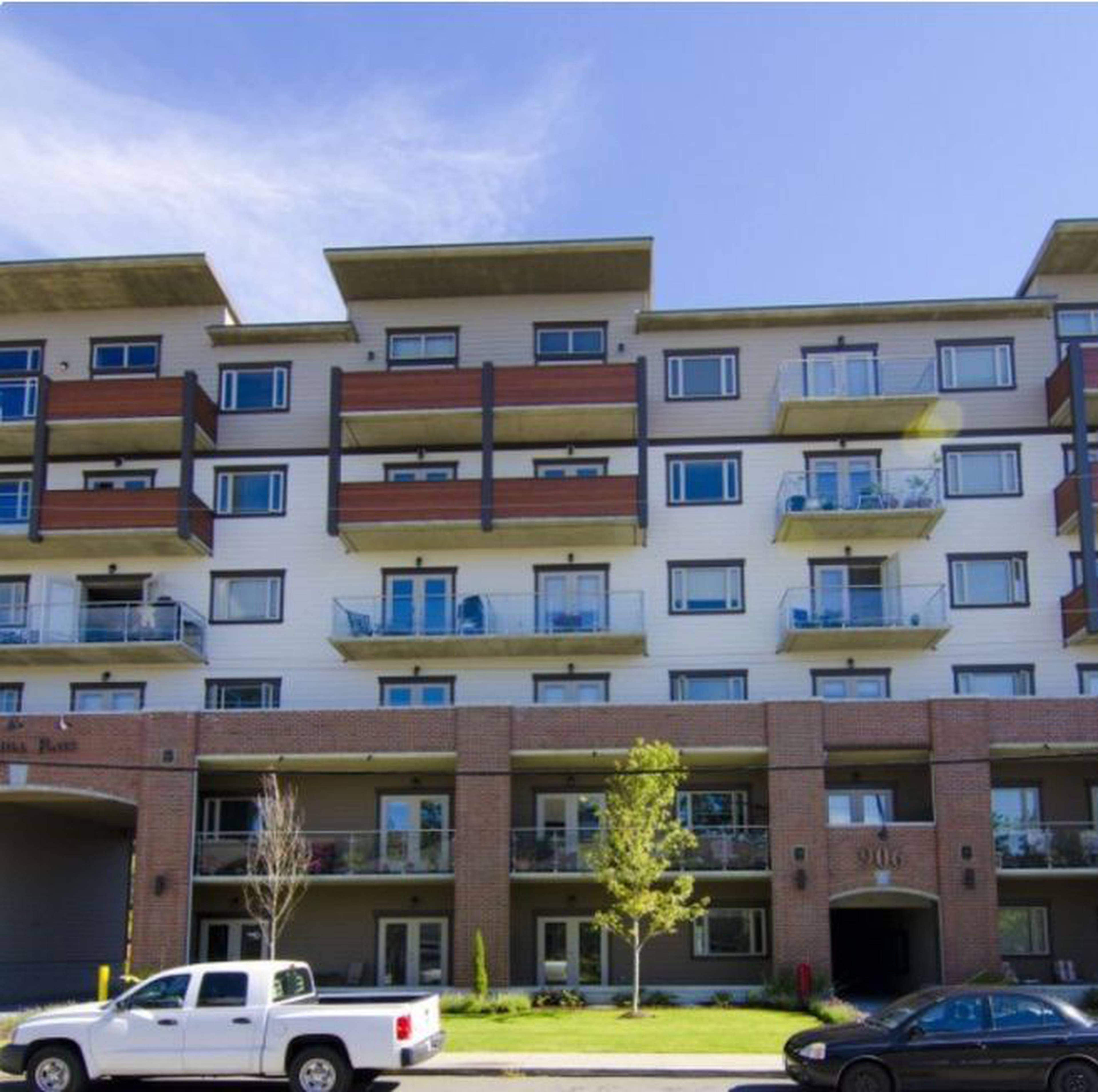 Tanhil Flats Langford, BC 906 Brock Ave liv.rent