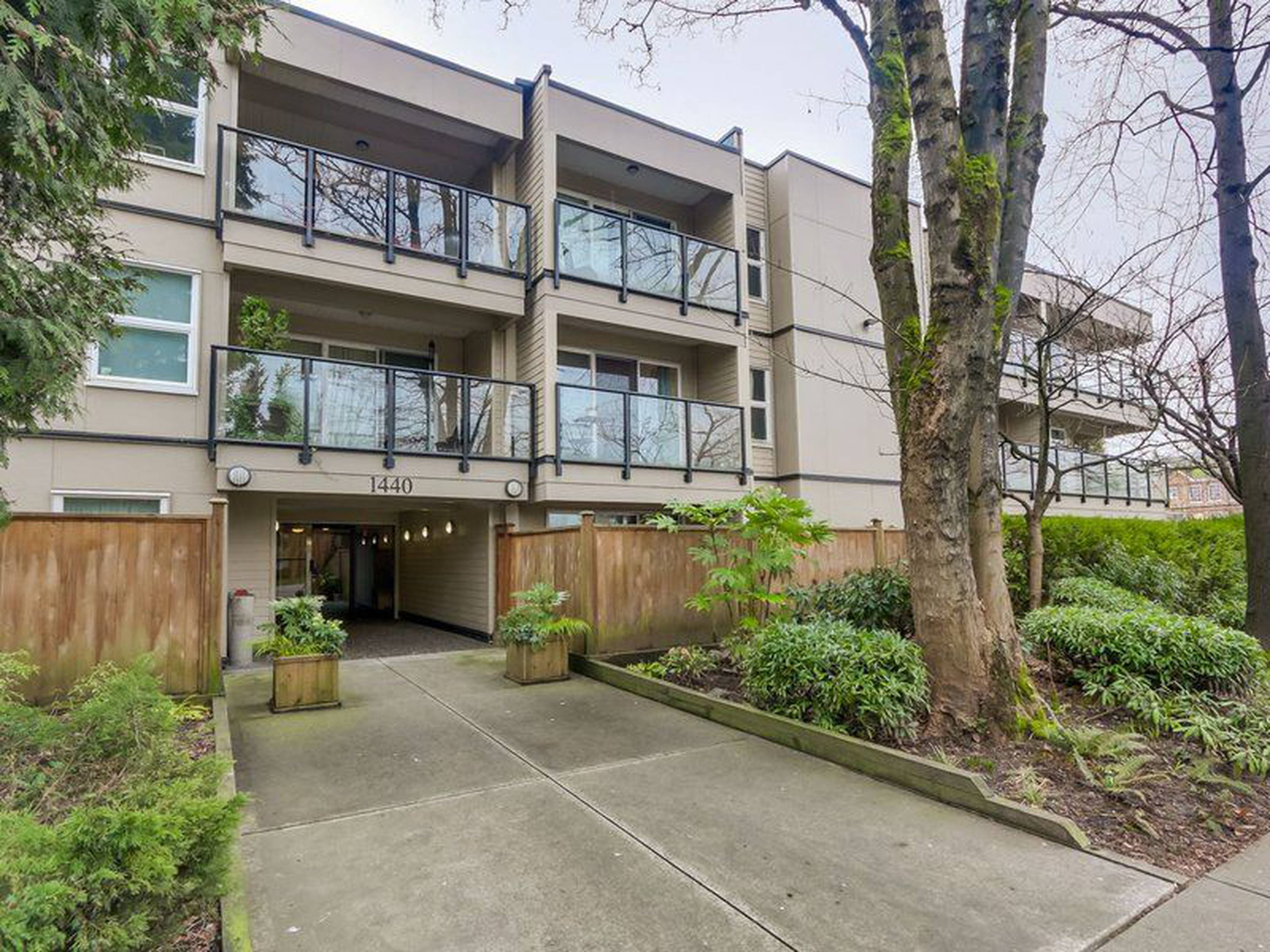 Alexandra Place Apartments for Rent, 1440 E Broadway, Vancouver, BC - 2