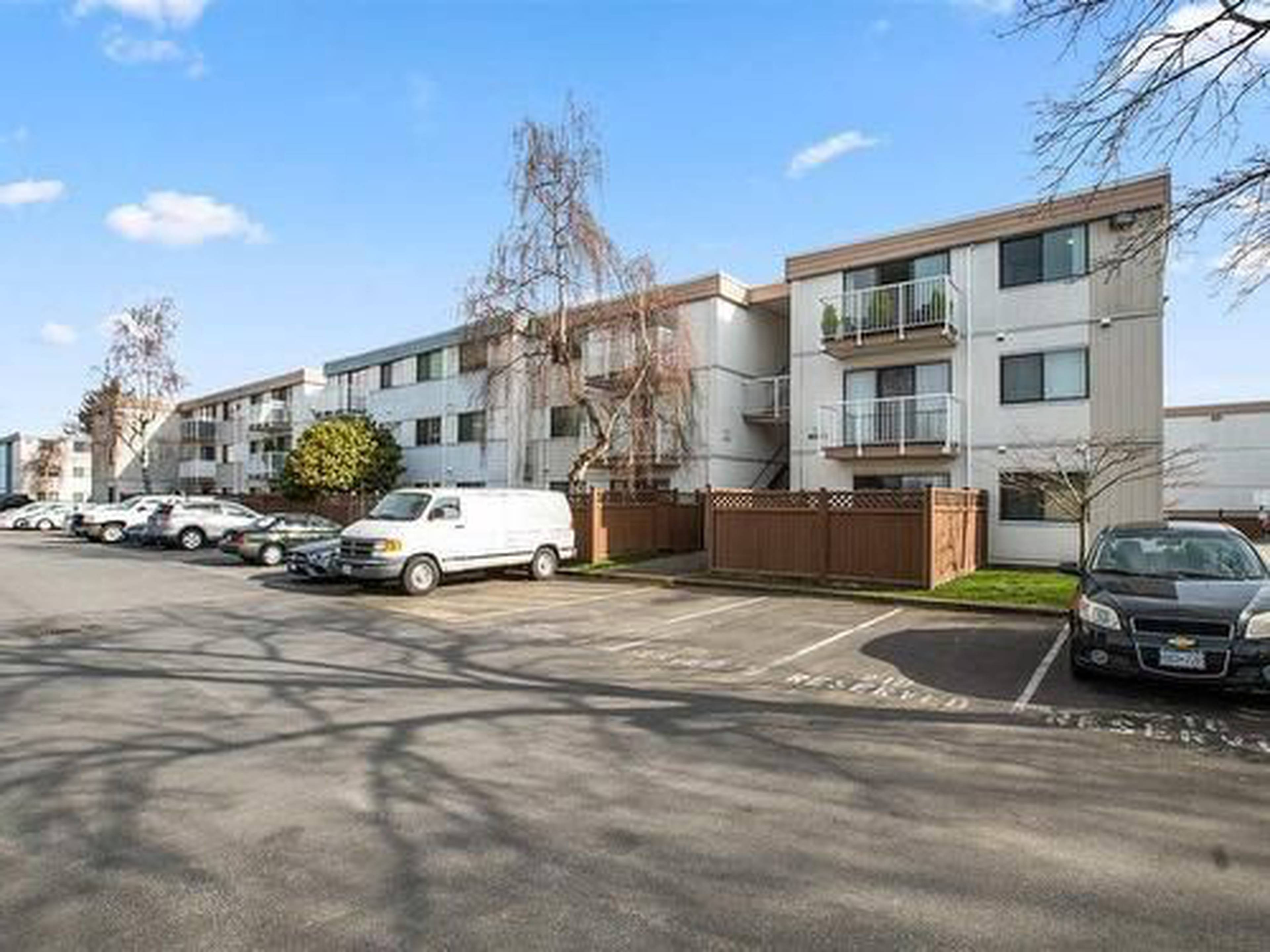 Sussex Square Richmond, BC 7180 Lindsay Rd liv.rent