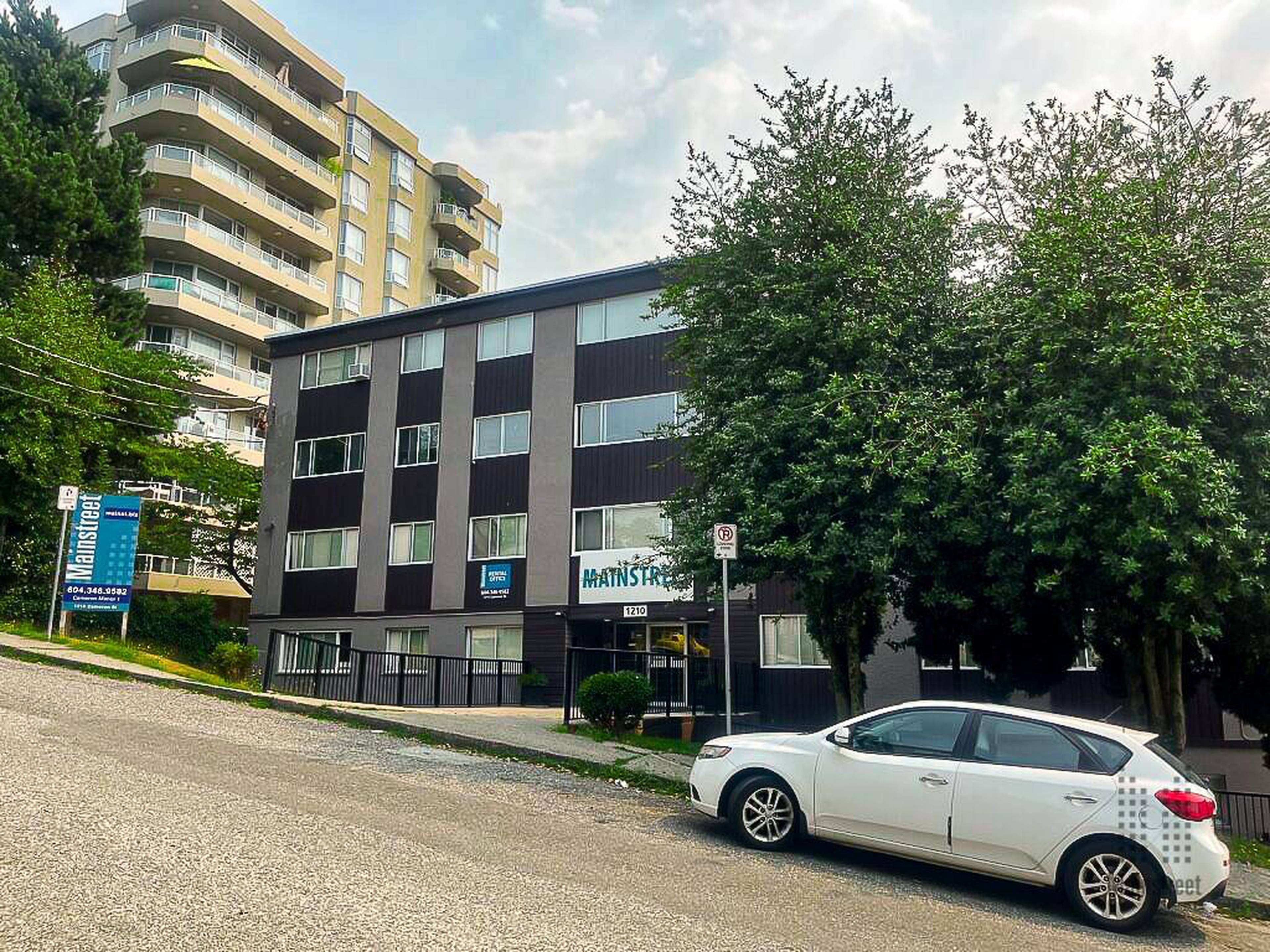 Cameron Manor Apartment Building