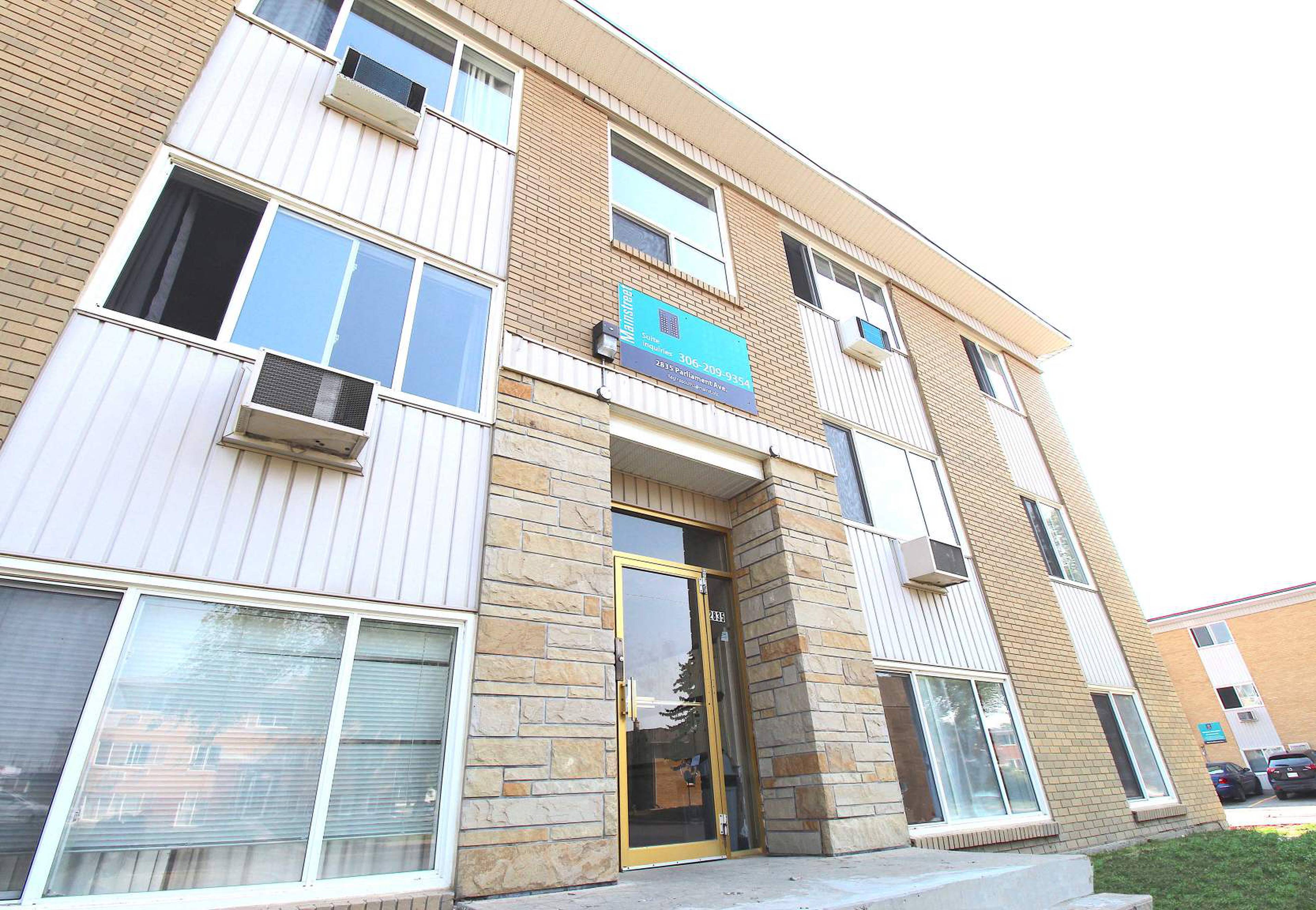 Par 2835 Apartment Building