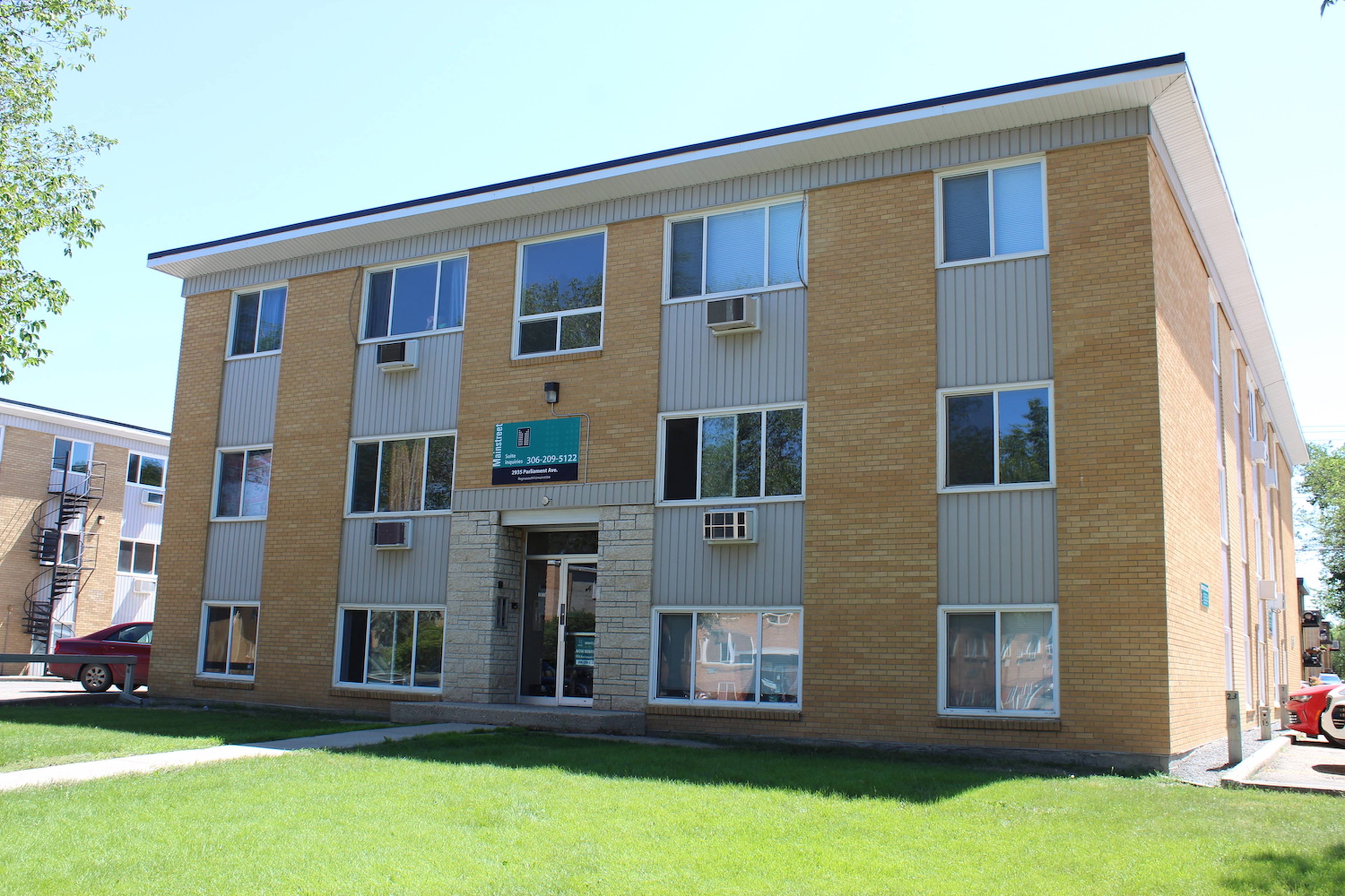 Par 2935 Apartment Building