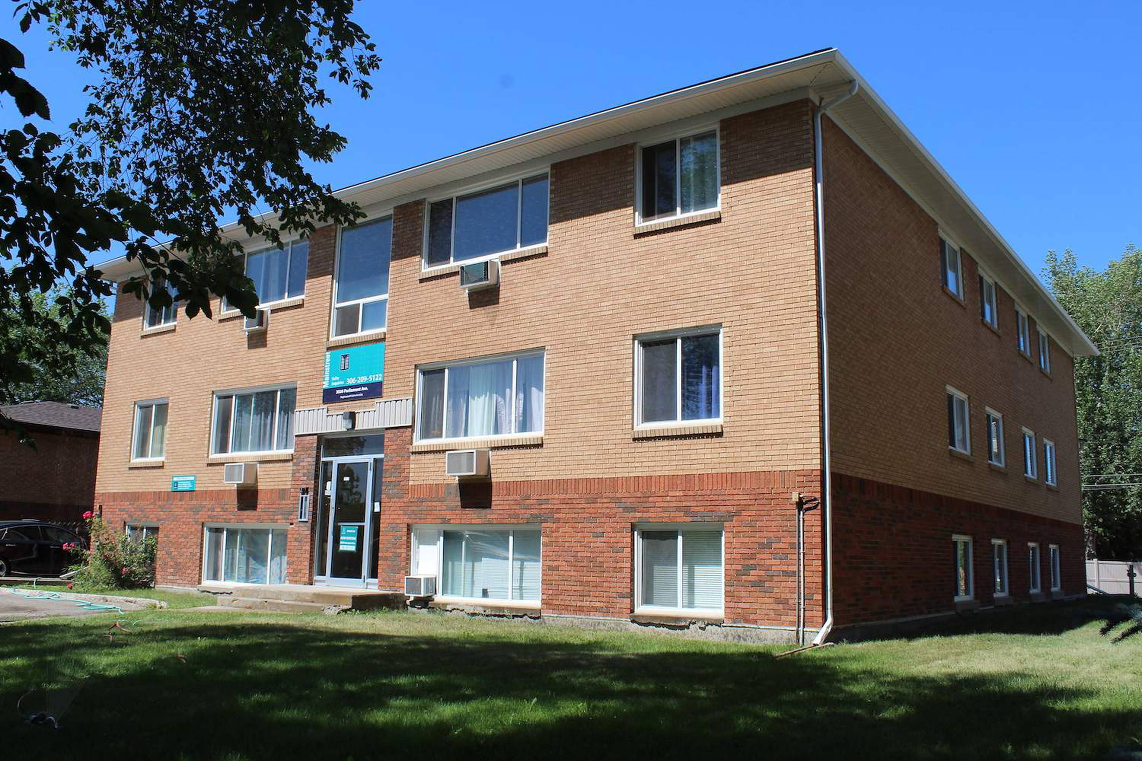 Par 3026 Apartment Building