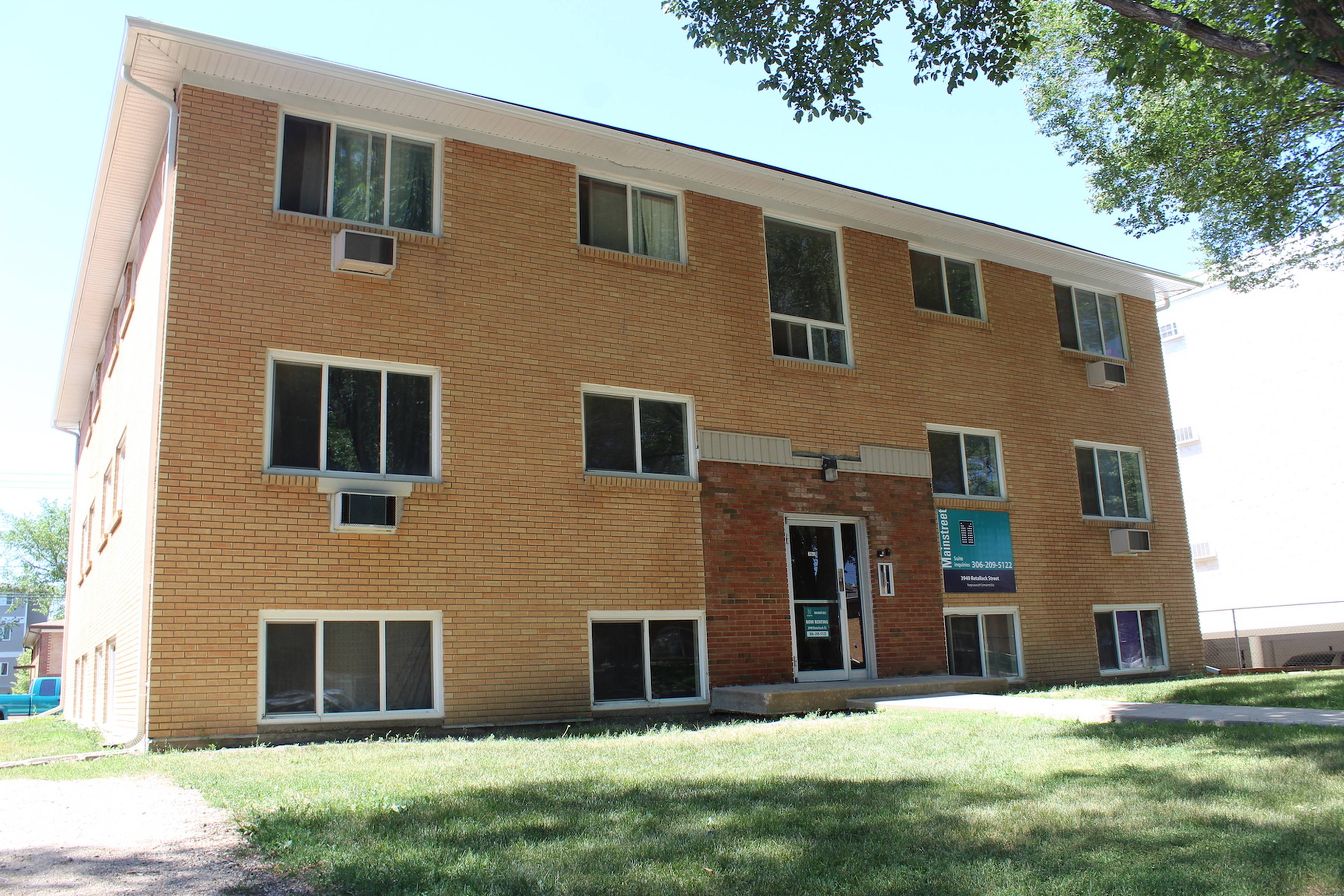 Ret 3940 Apartment Building