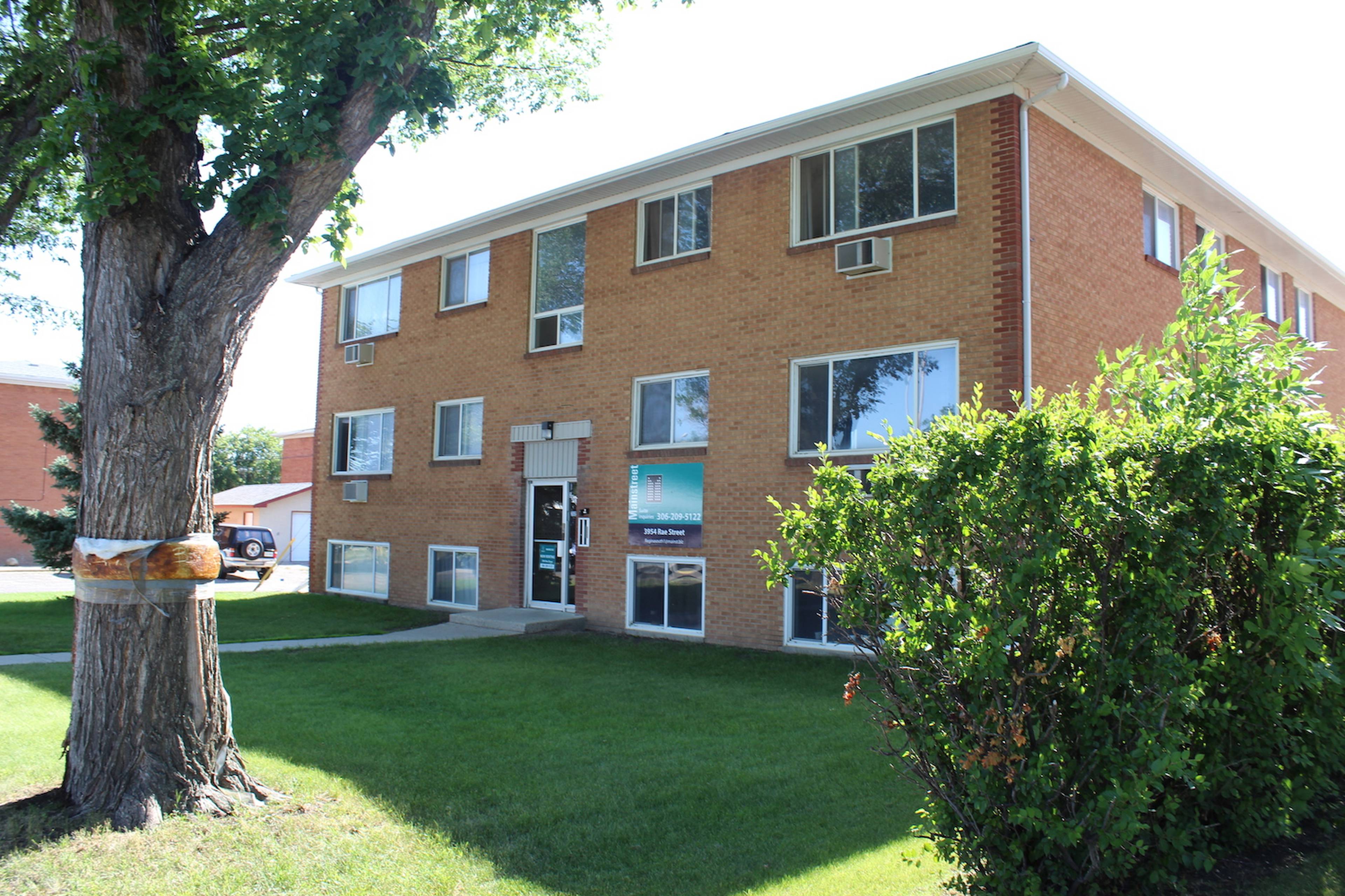 Rae 3954 Apartment Building