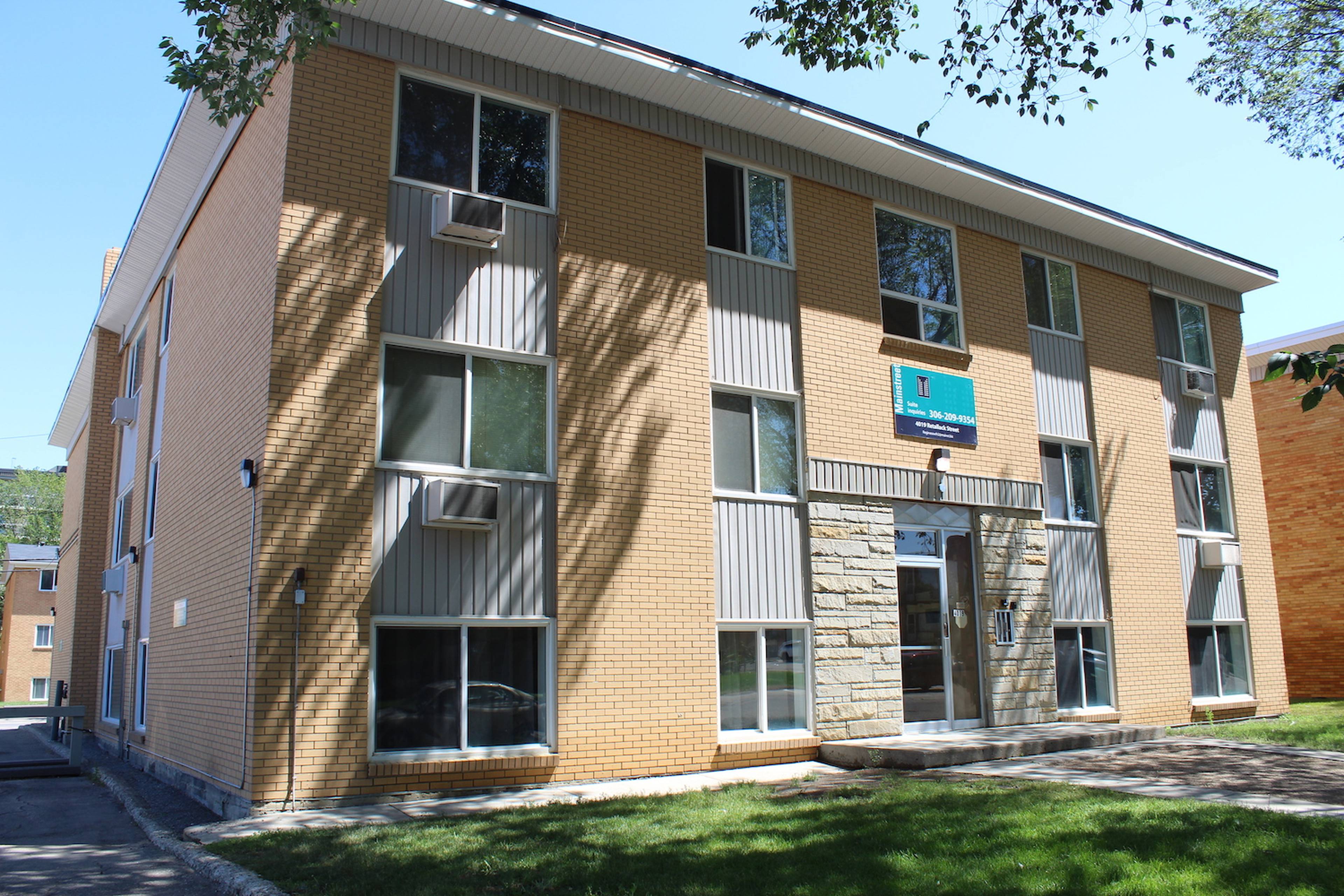 Ret 4019 Apartment Building