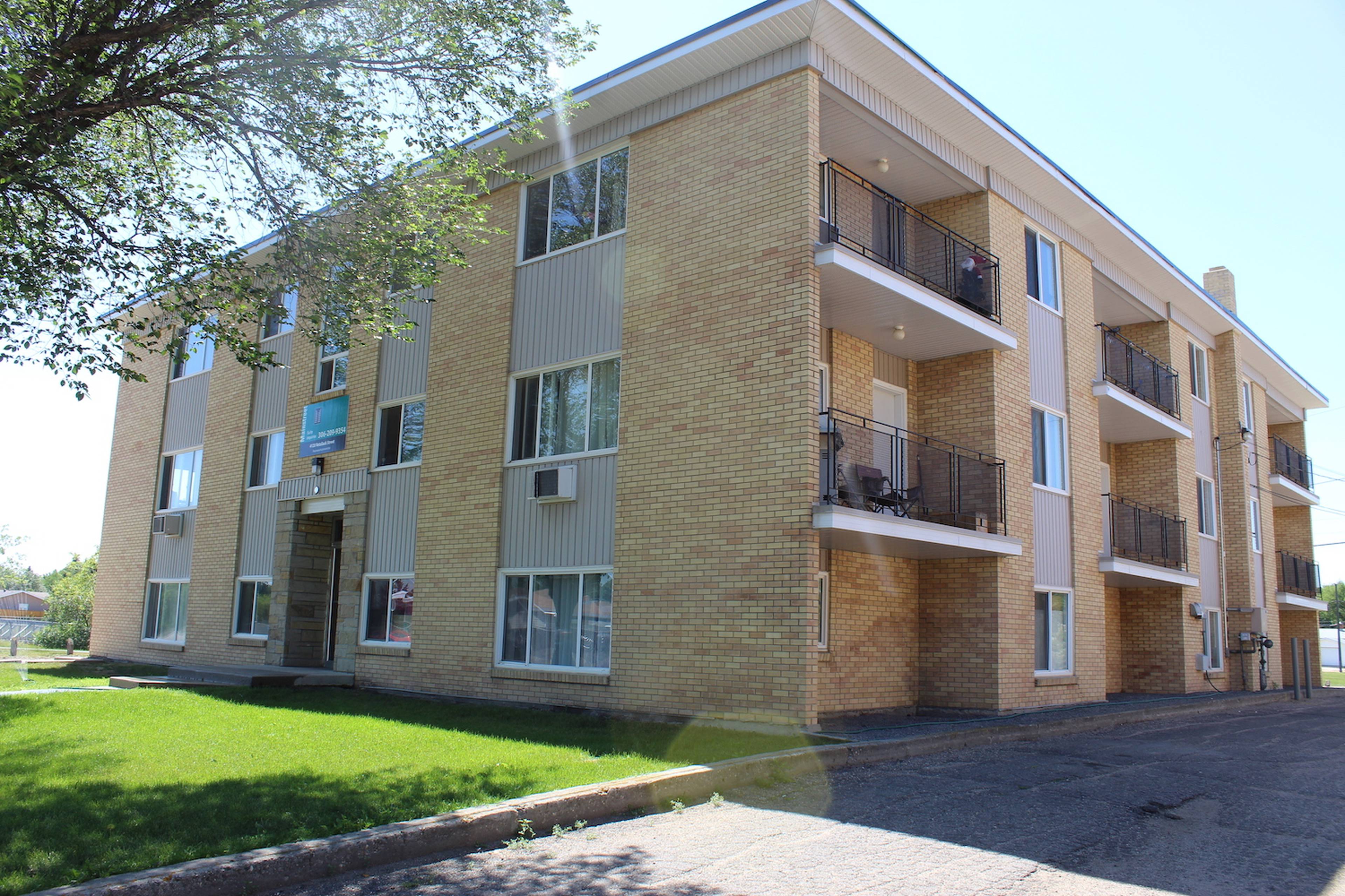 Ret 4120 Apartment Building