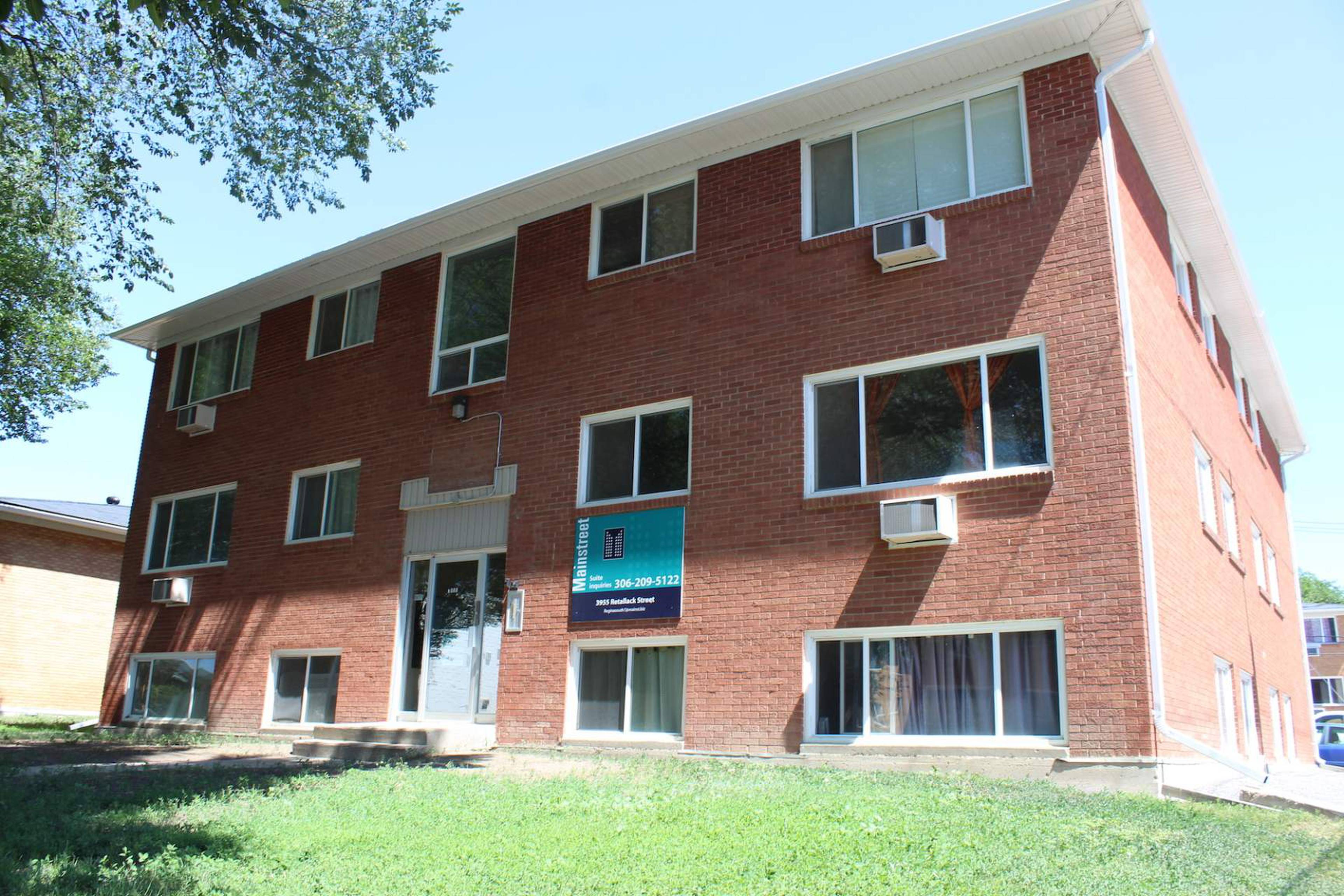 Ret 3955 Apartment Building