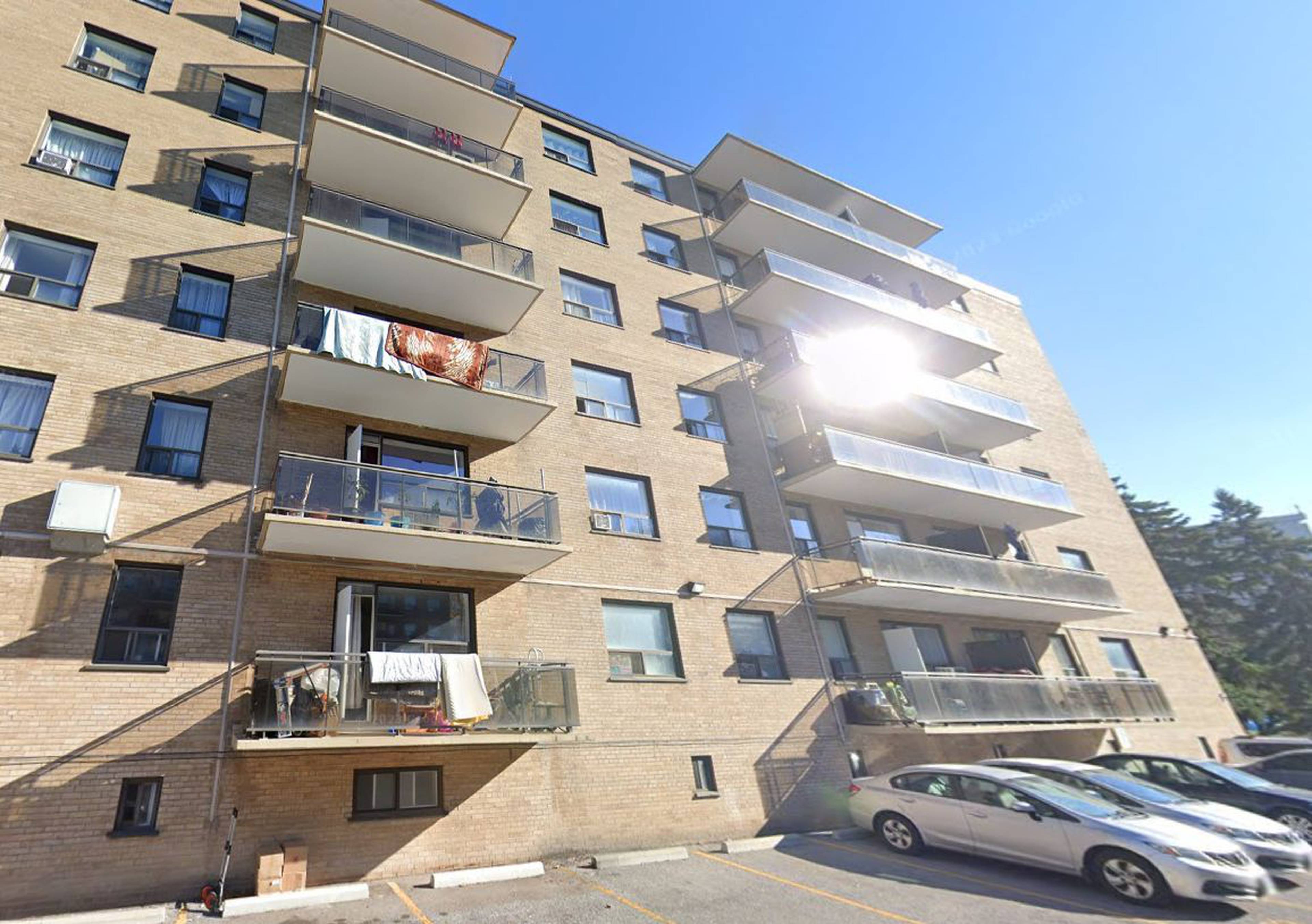 27 Thorncliffe Park Apartments Apartment Building