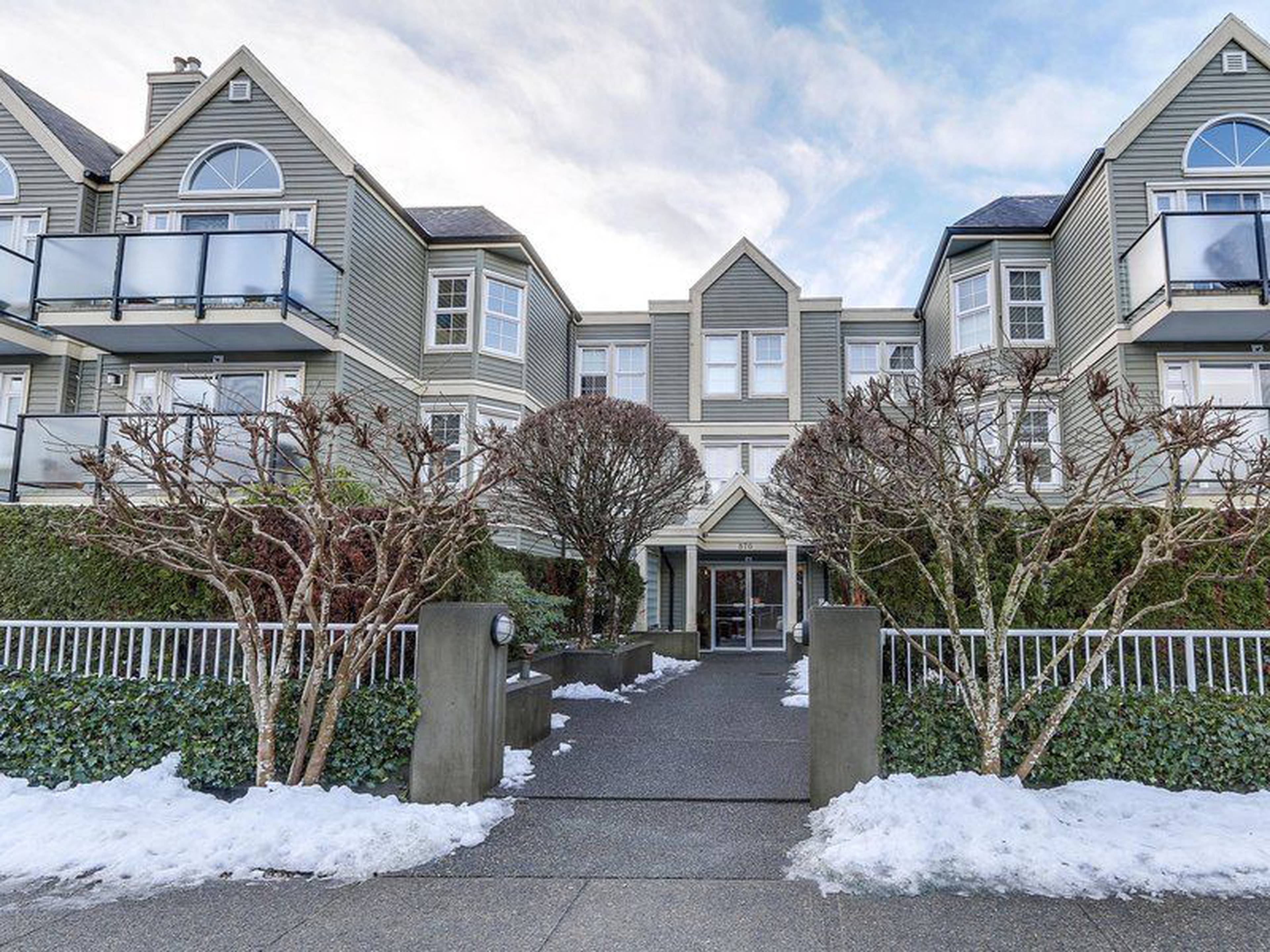 Woodford Place Apartment Building