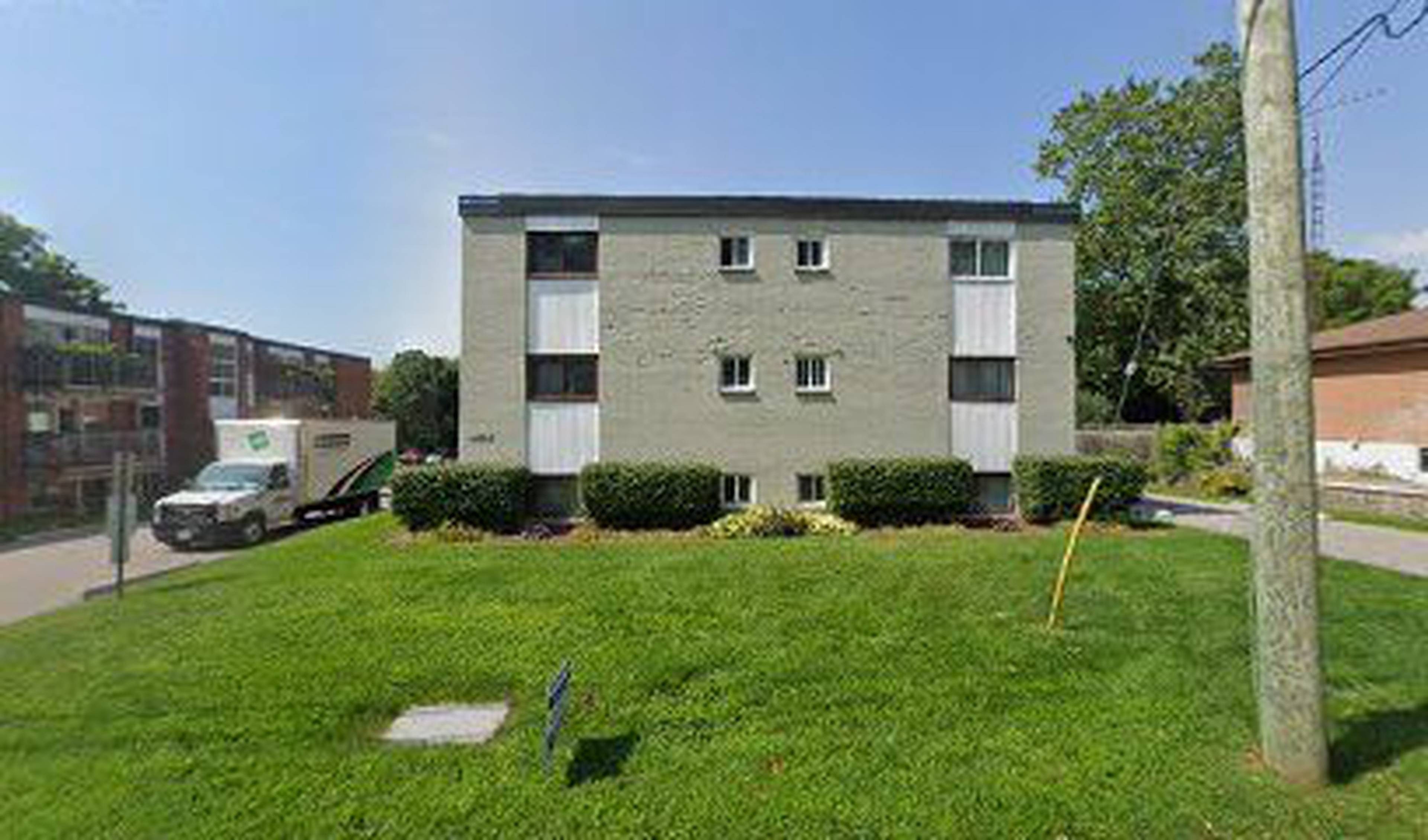 1722 Dufferin St Apartment Building