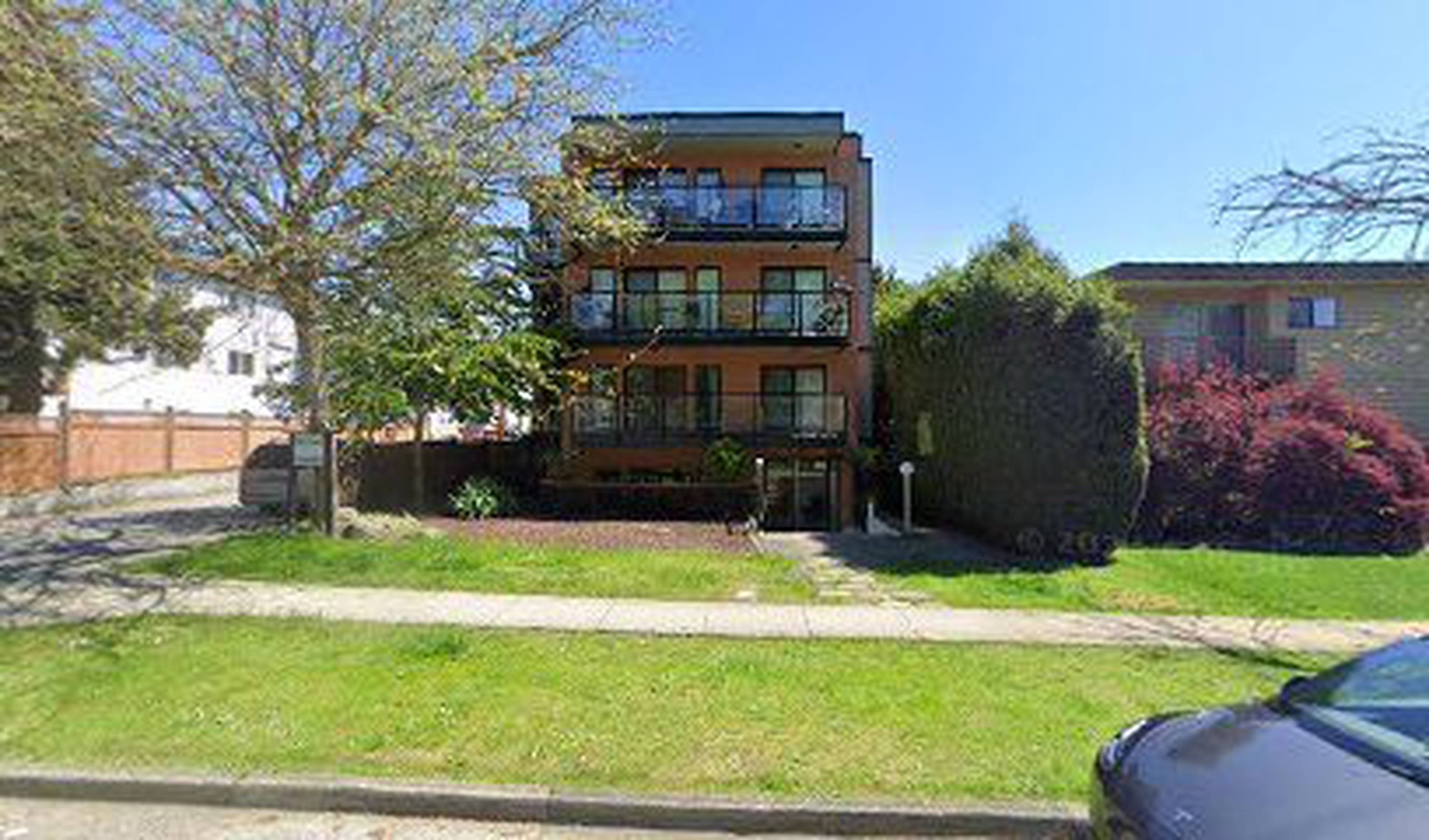 8726 Hudson St Apartment Building