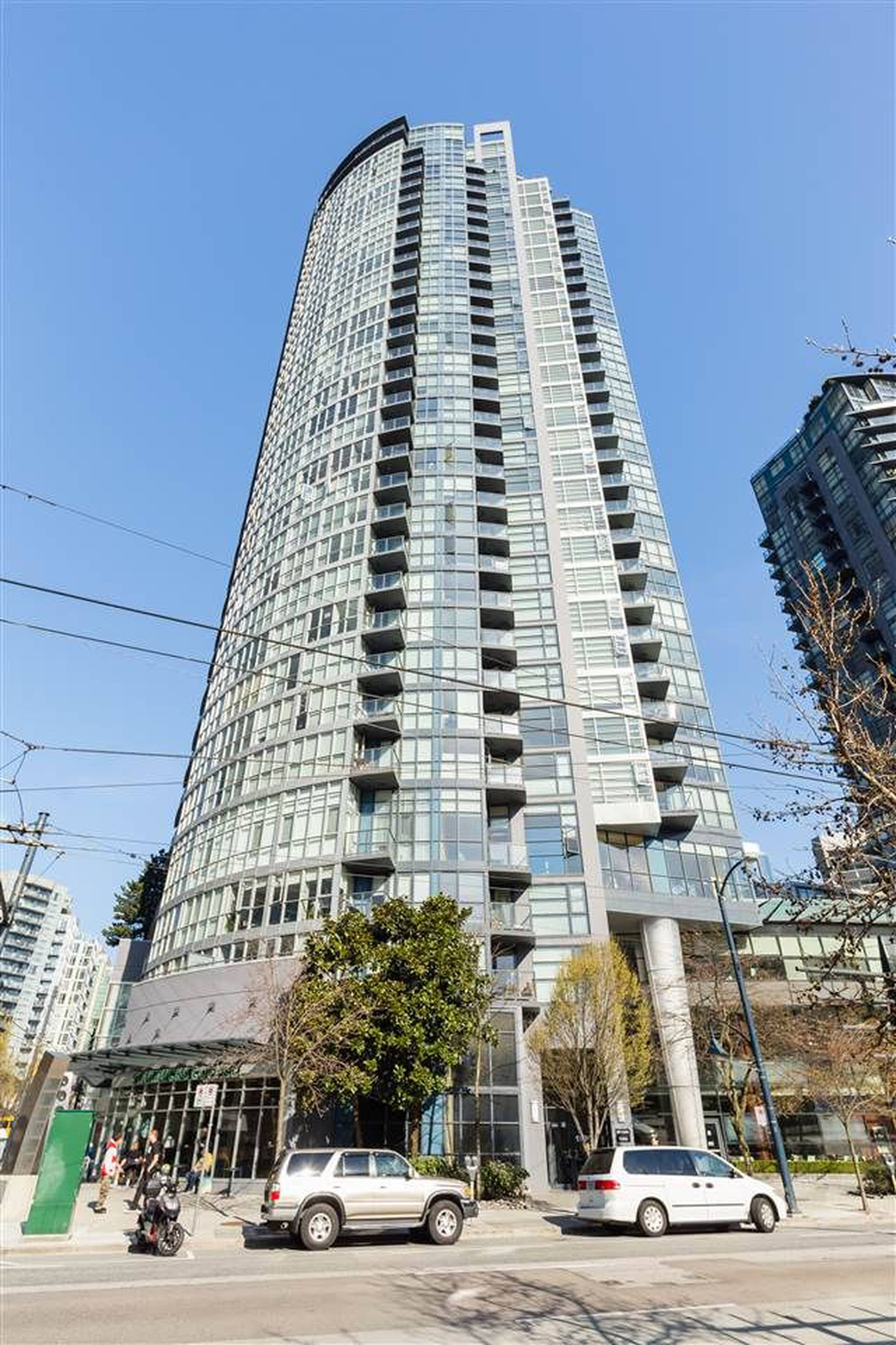 Brava Apartment Building