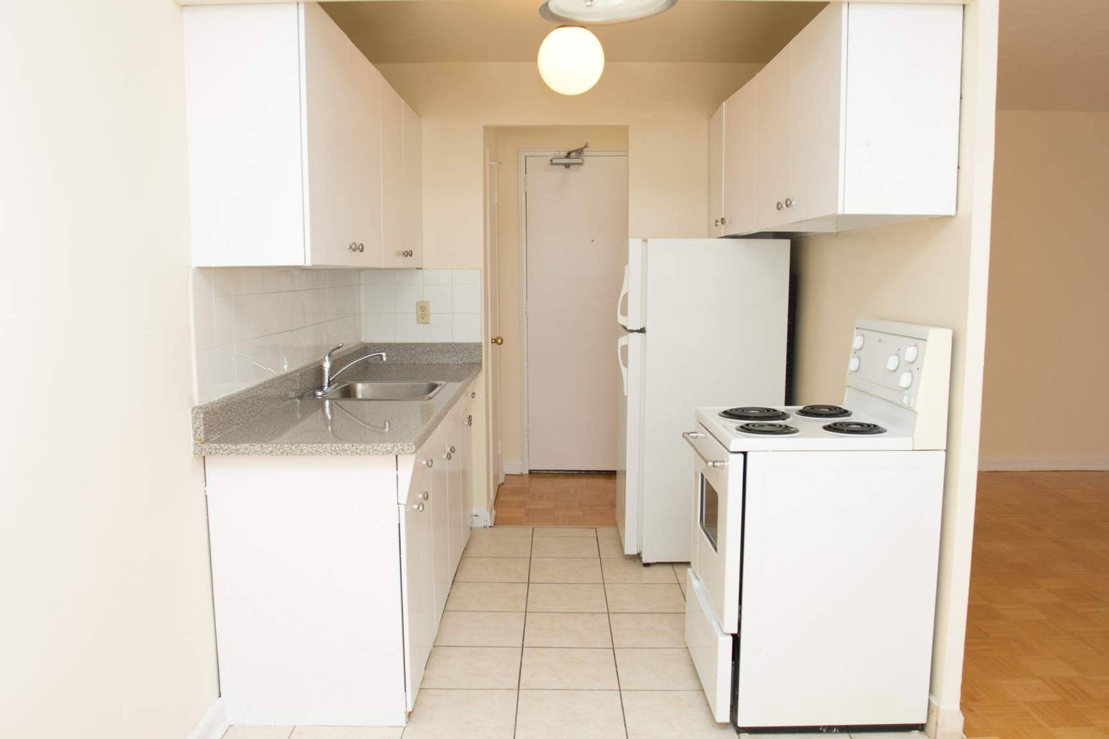 Merkur, Goldenberg, Hanson - 672 Kennedy Rd. Apartment Building