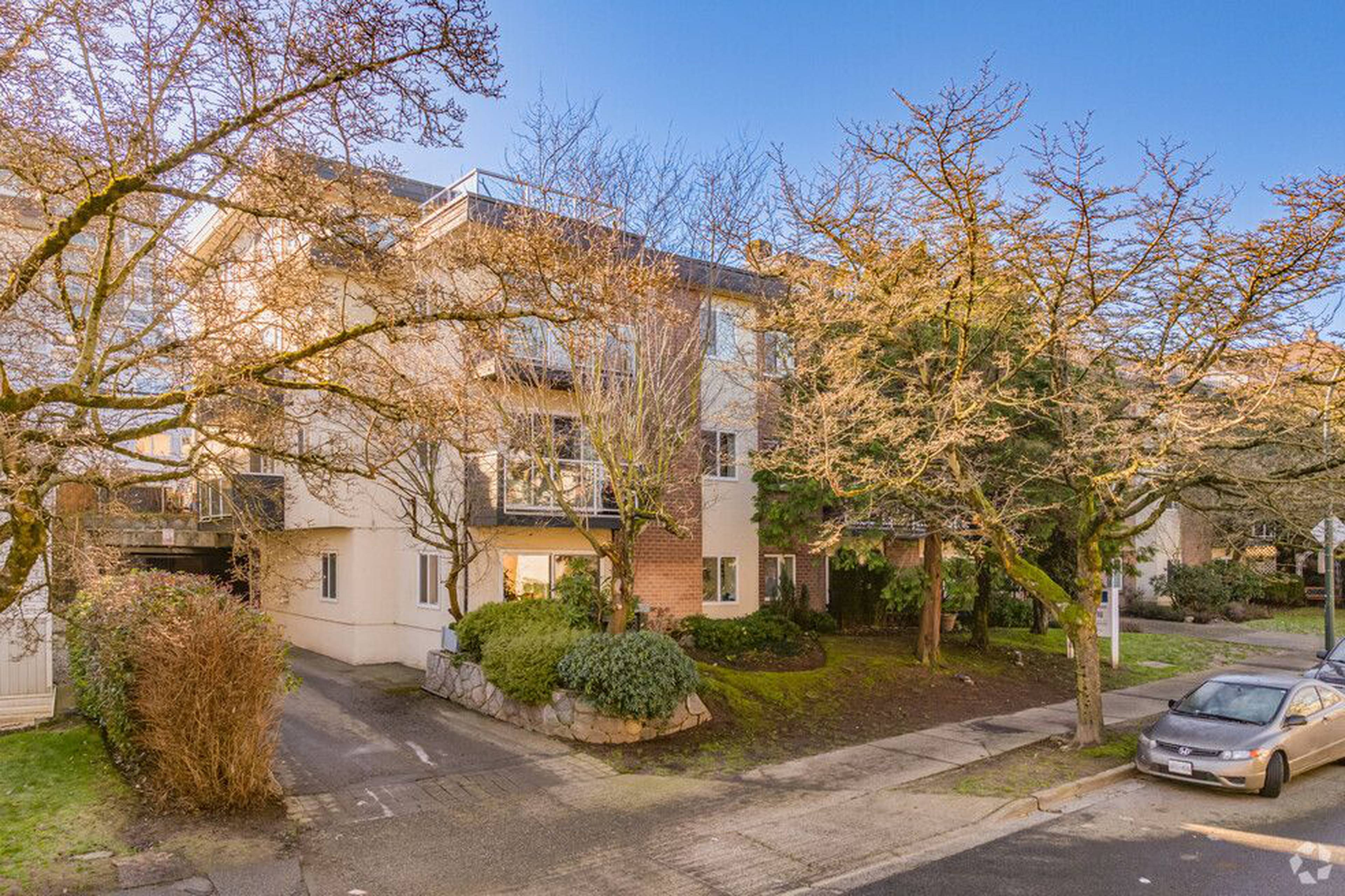 Yorkshire Apartments Apartment Building