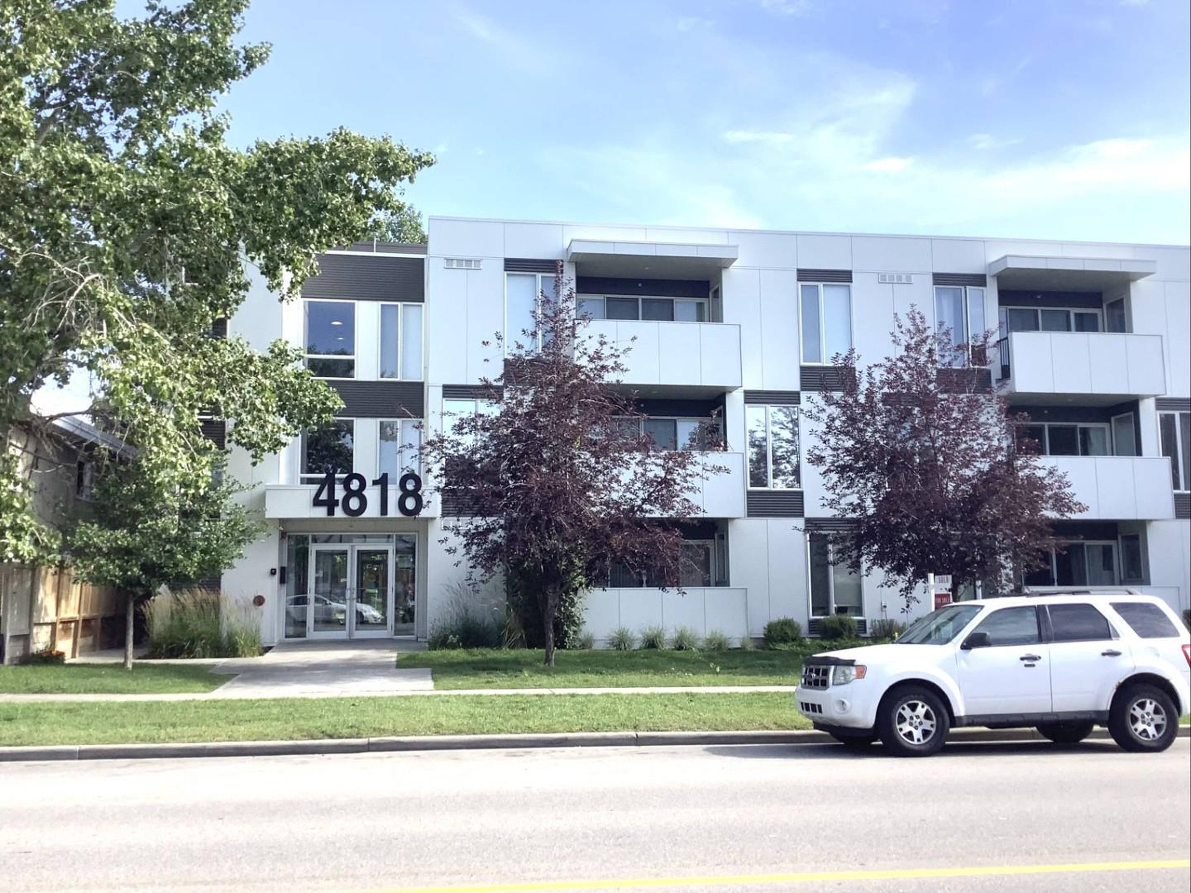 205 - 4818 Varsity Drive Northwest Apartment Building