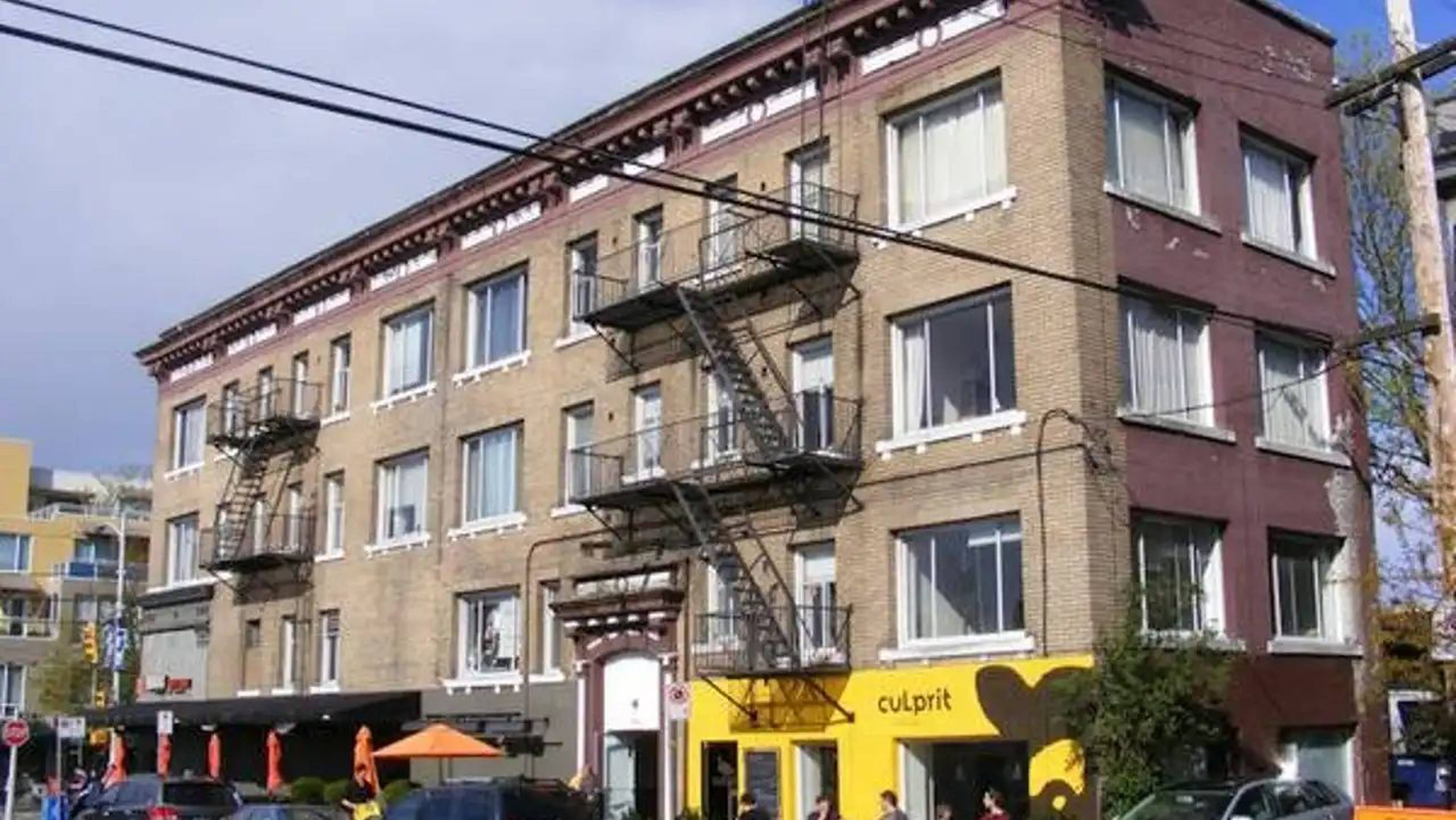 2020 Vine St Apartment Building