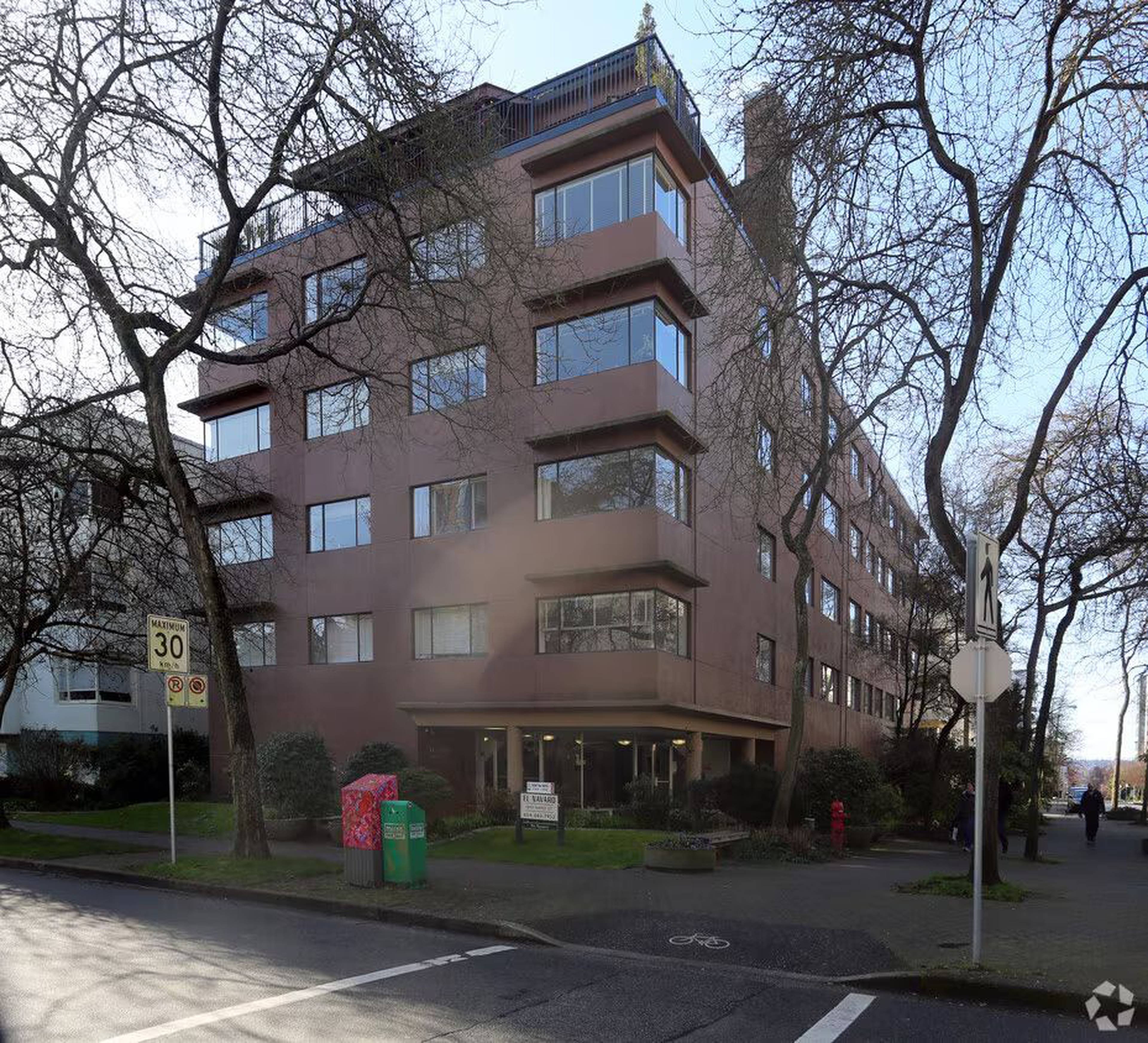 El Navaro Apartment Building
