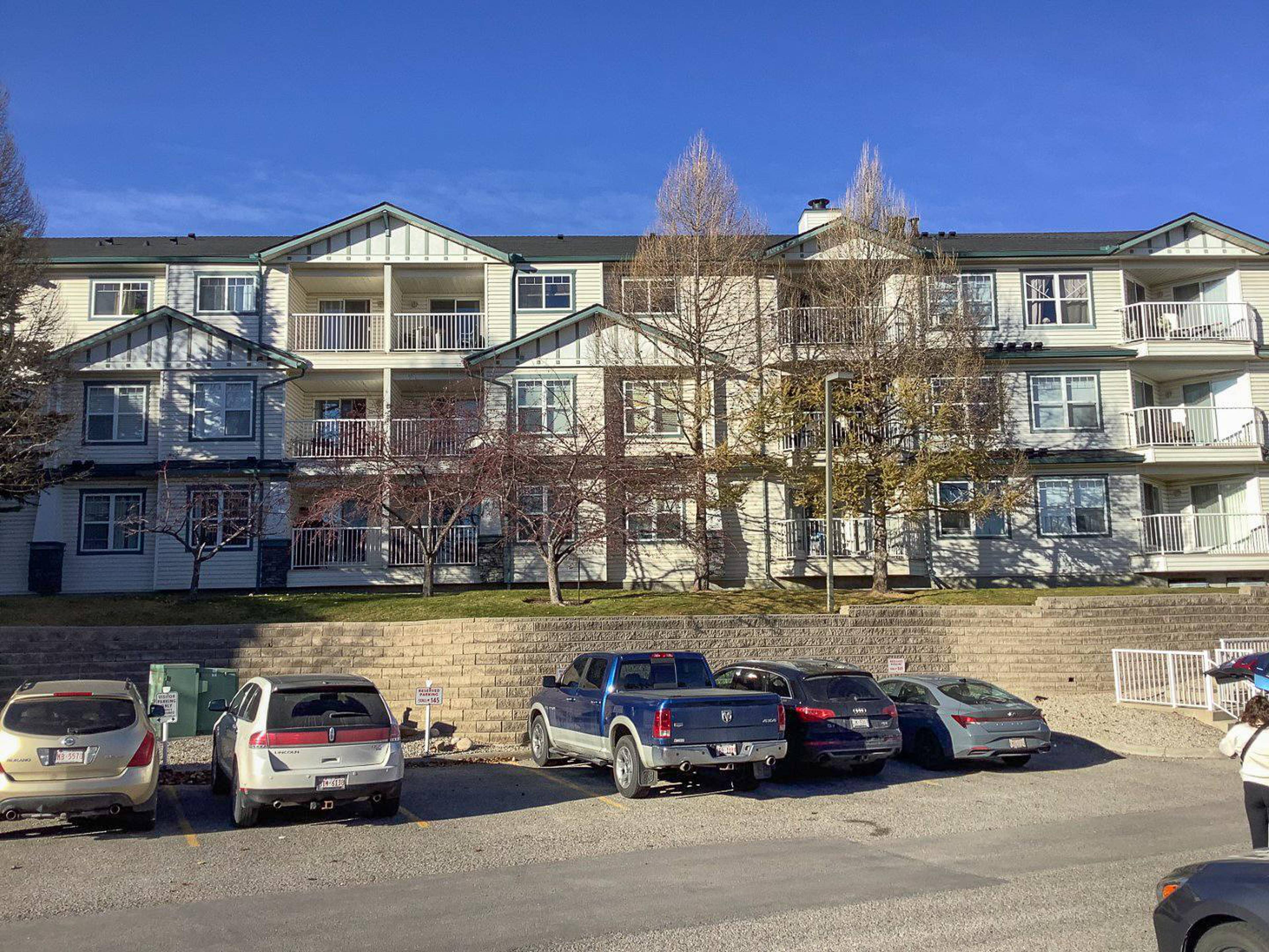 306 - 7 Somervale View SW Apartment Building