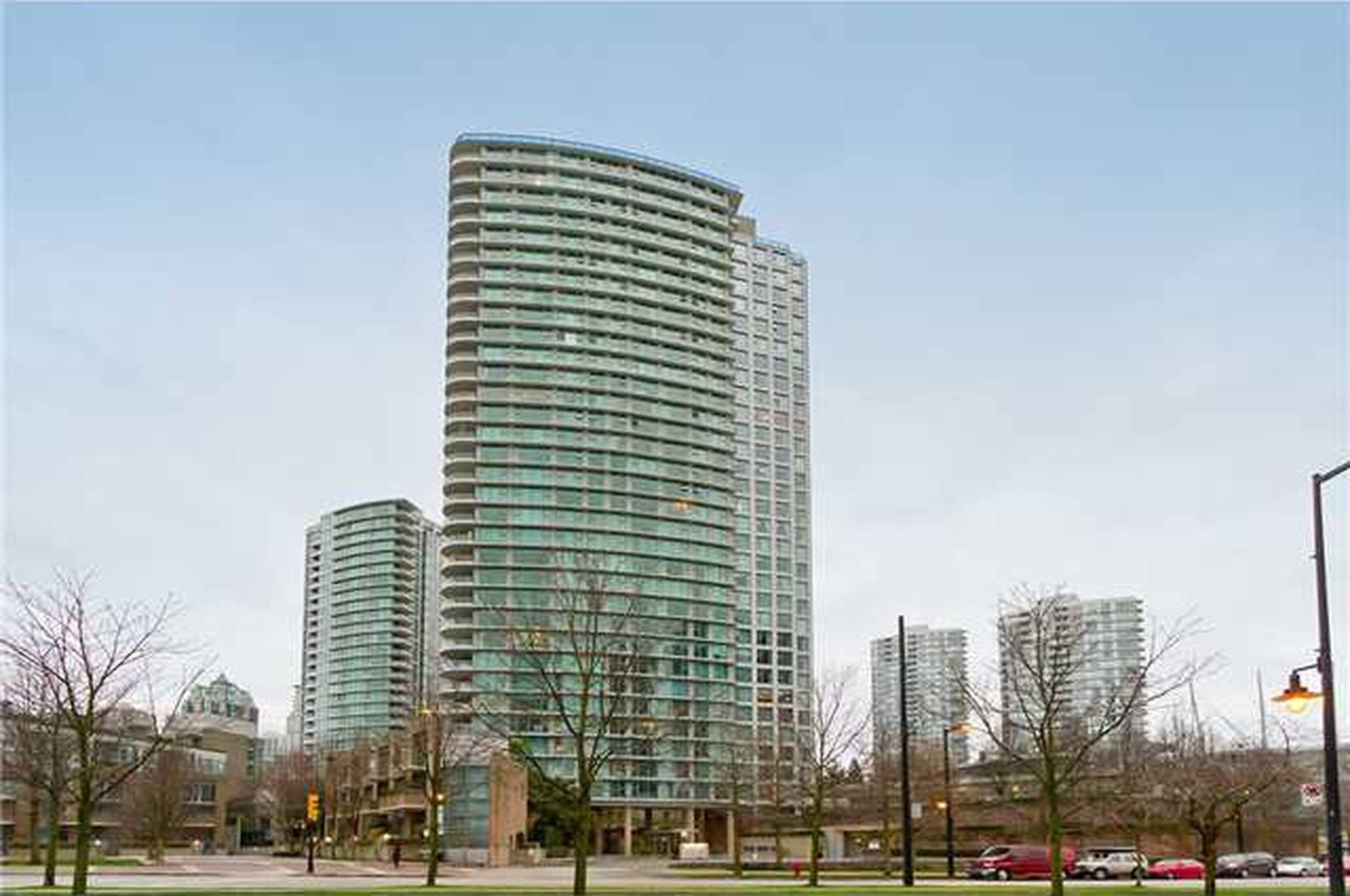 Landmark 33 Apartment Building