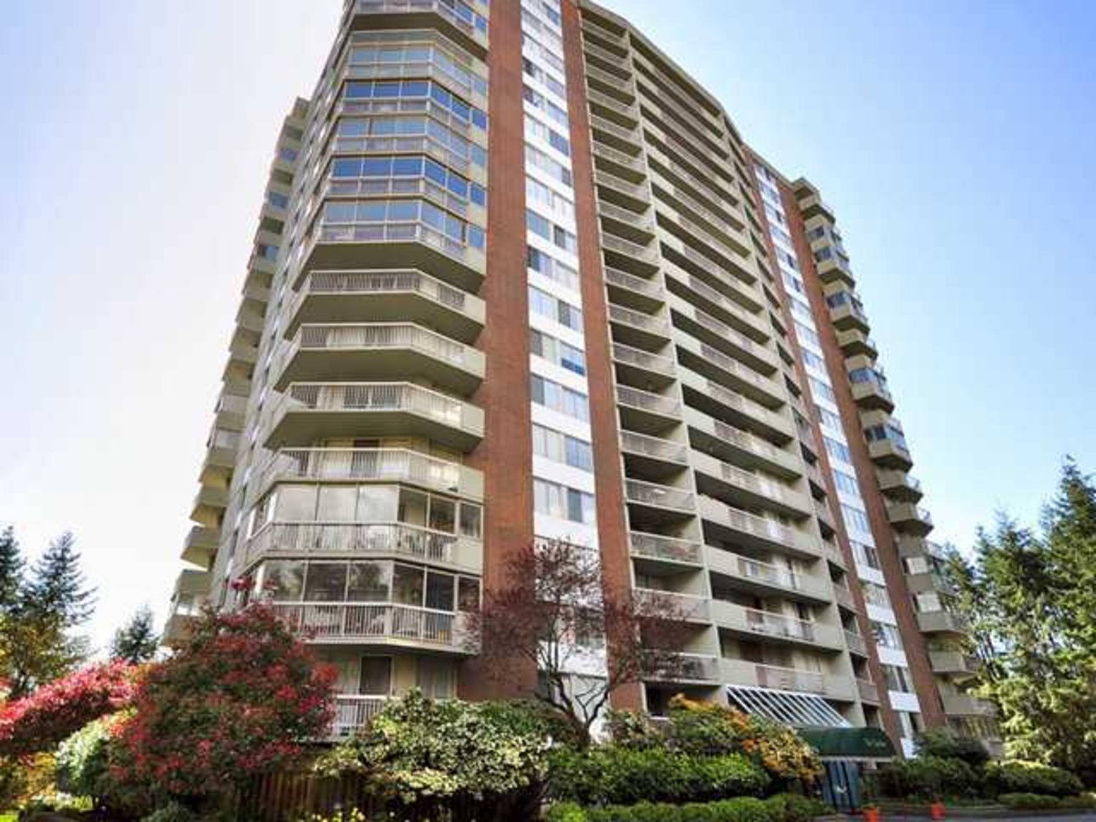 Fullerton Ave Apartment Building