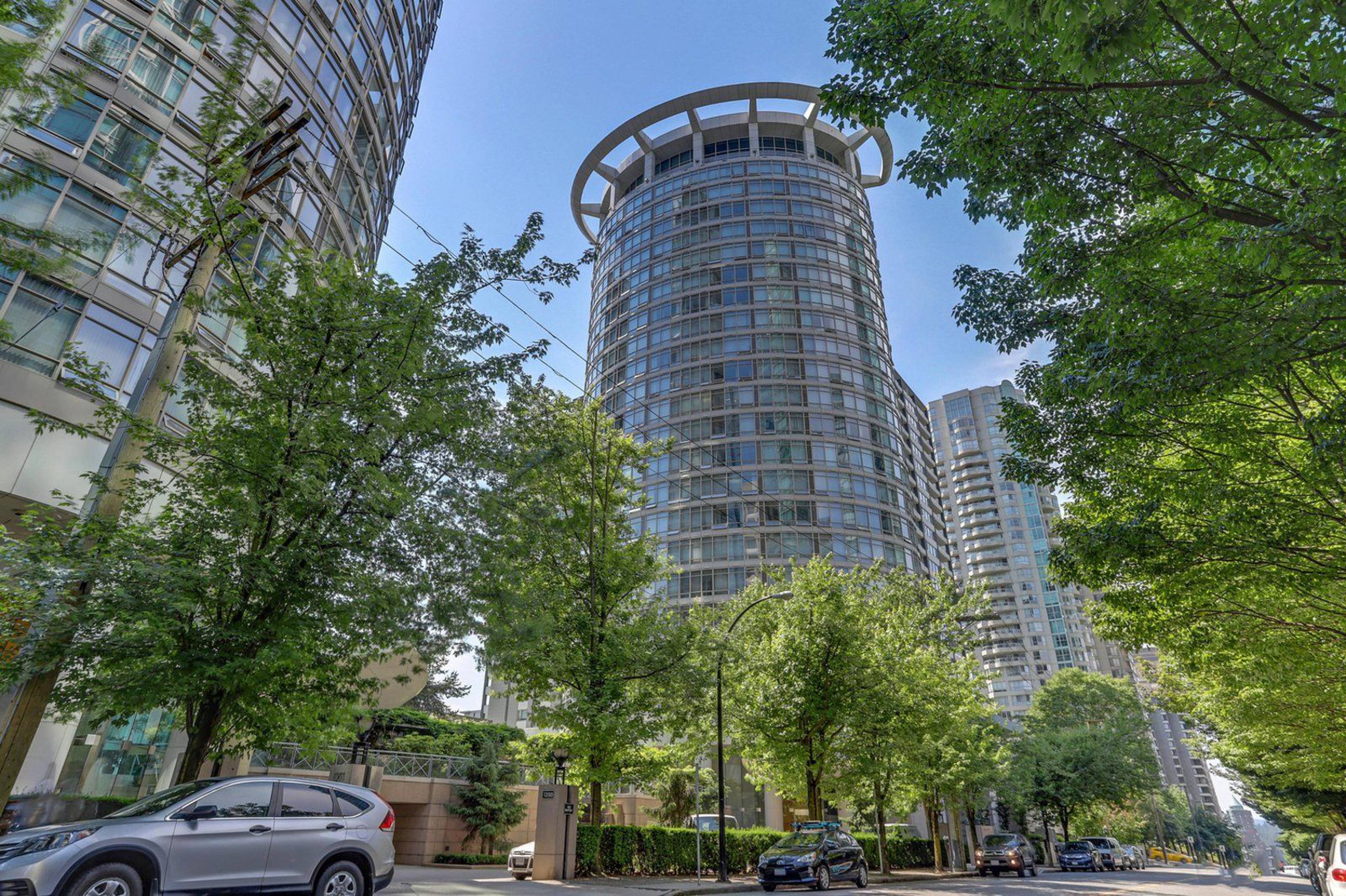 Palisades Apartment Building