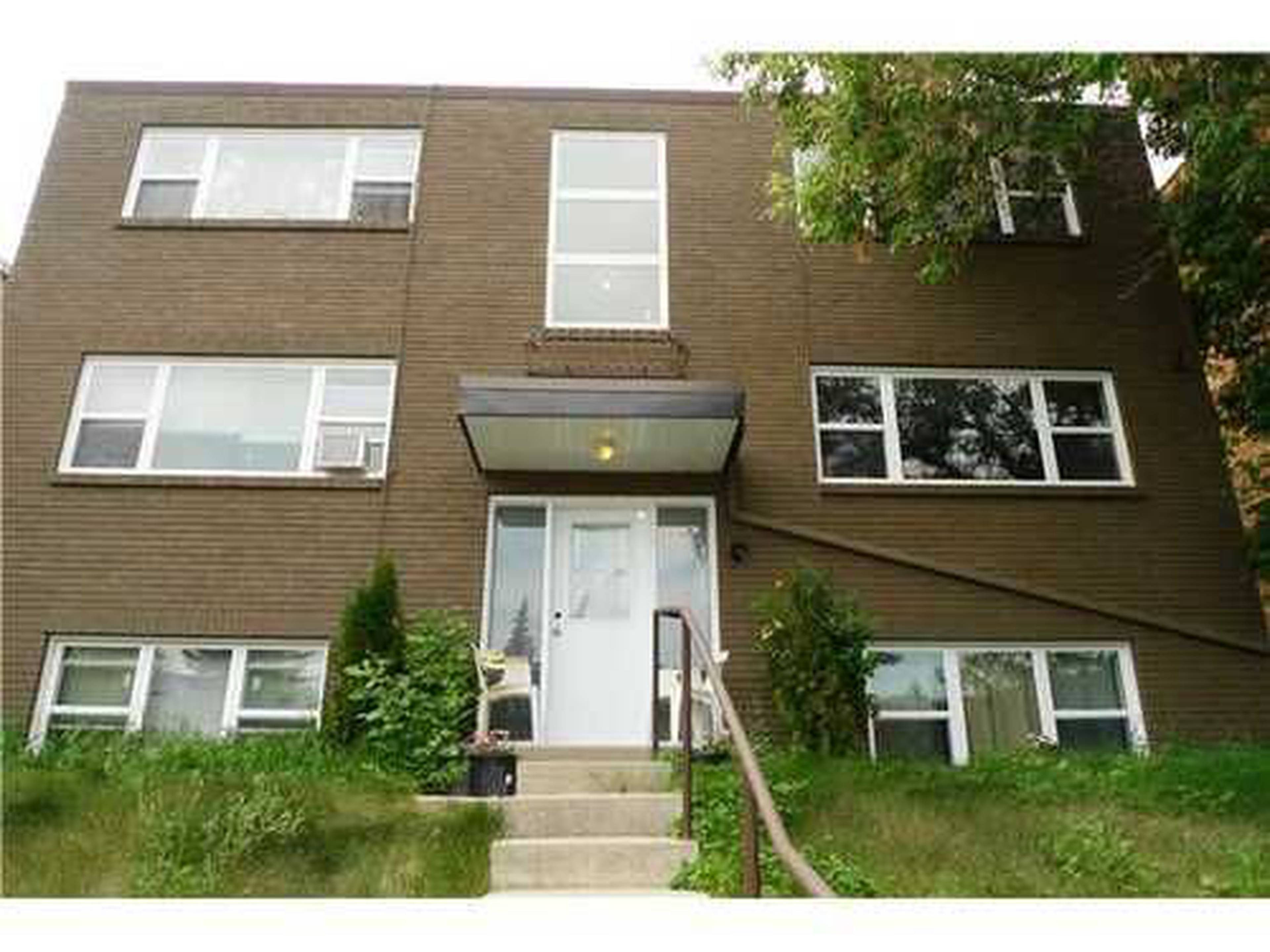 17A St SW Apartment Building