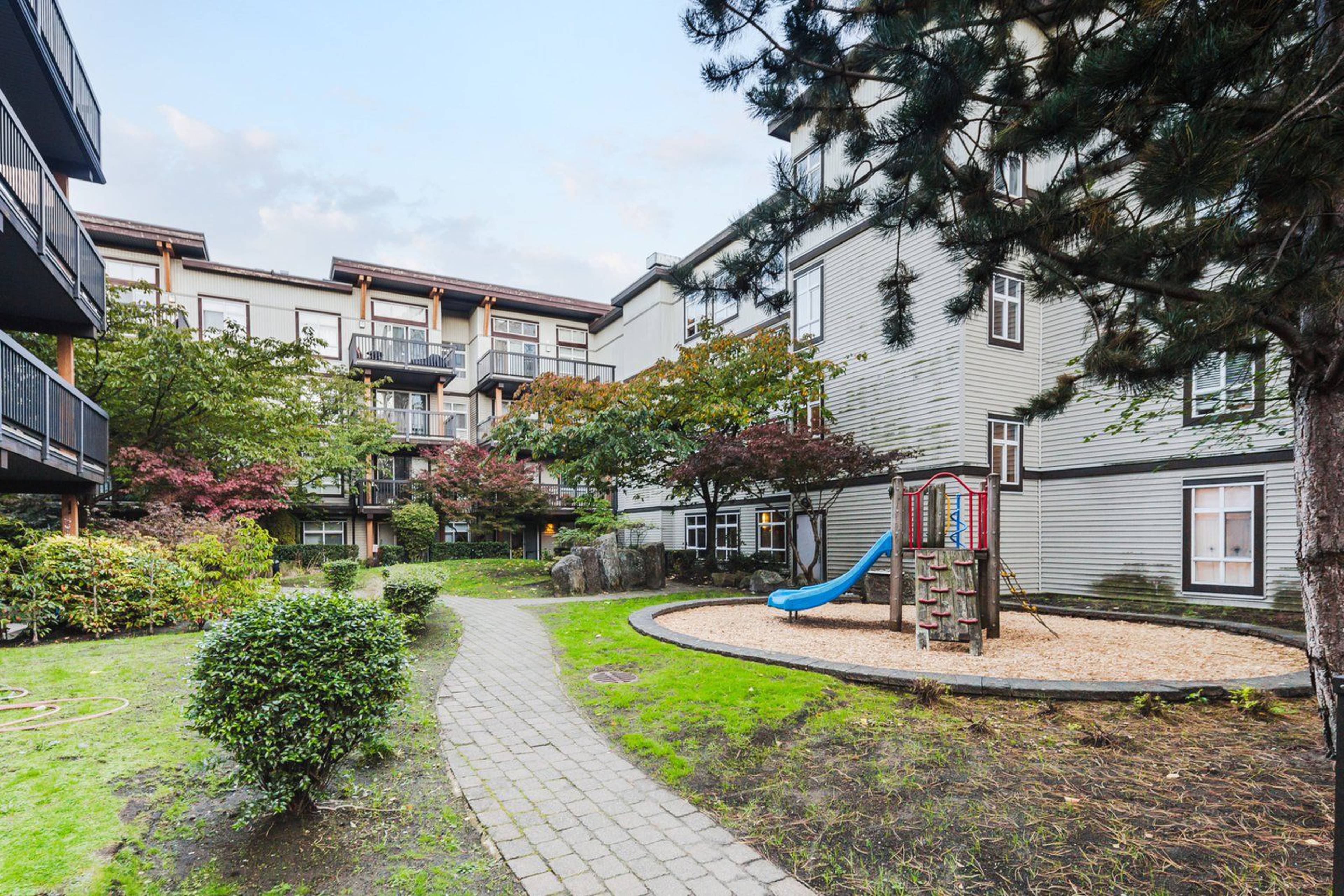 Red Apartments for Rent, 6033 Katsura St, Richmond, BC - 5