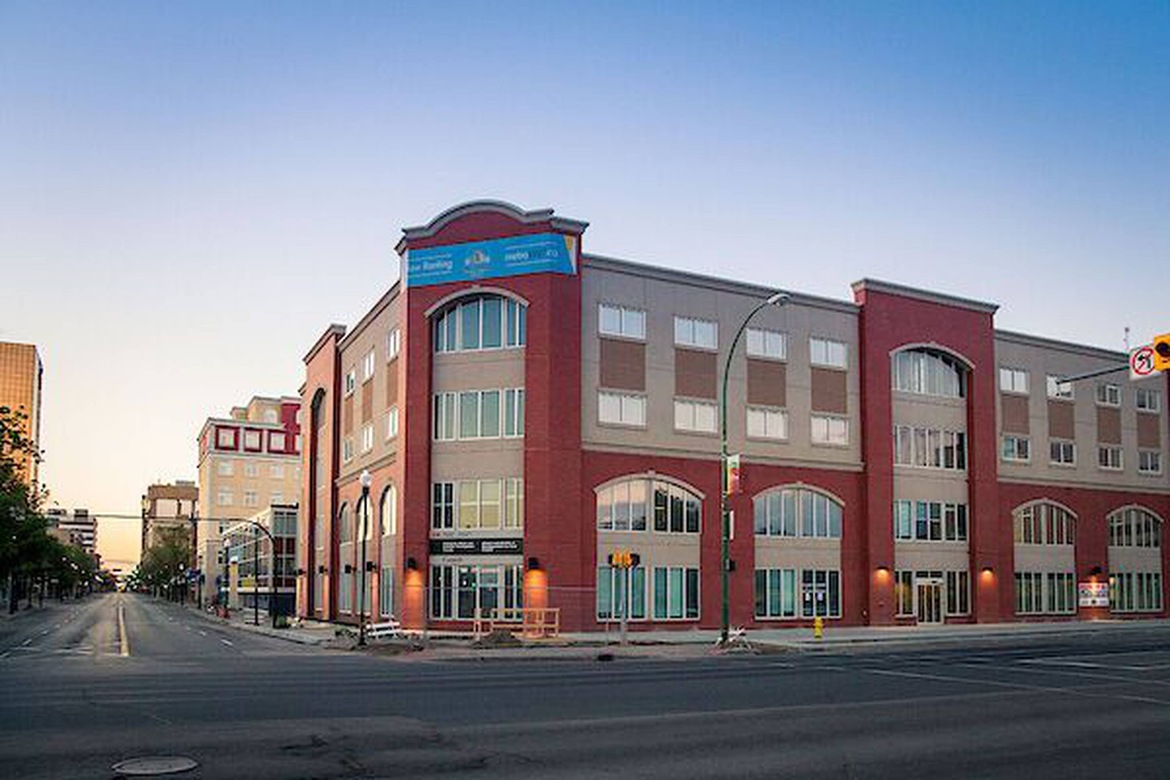 Metro 1827 Apartment Building