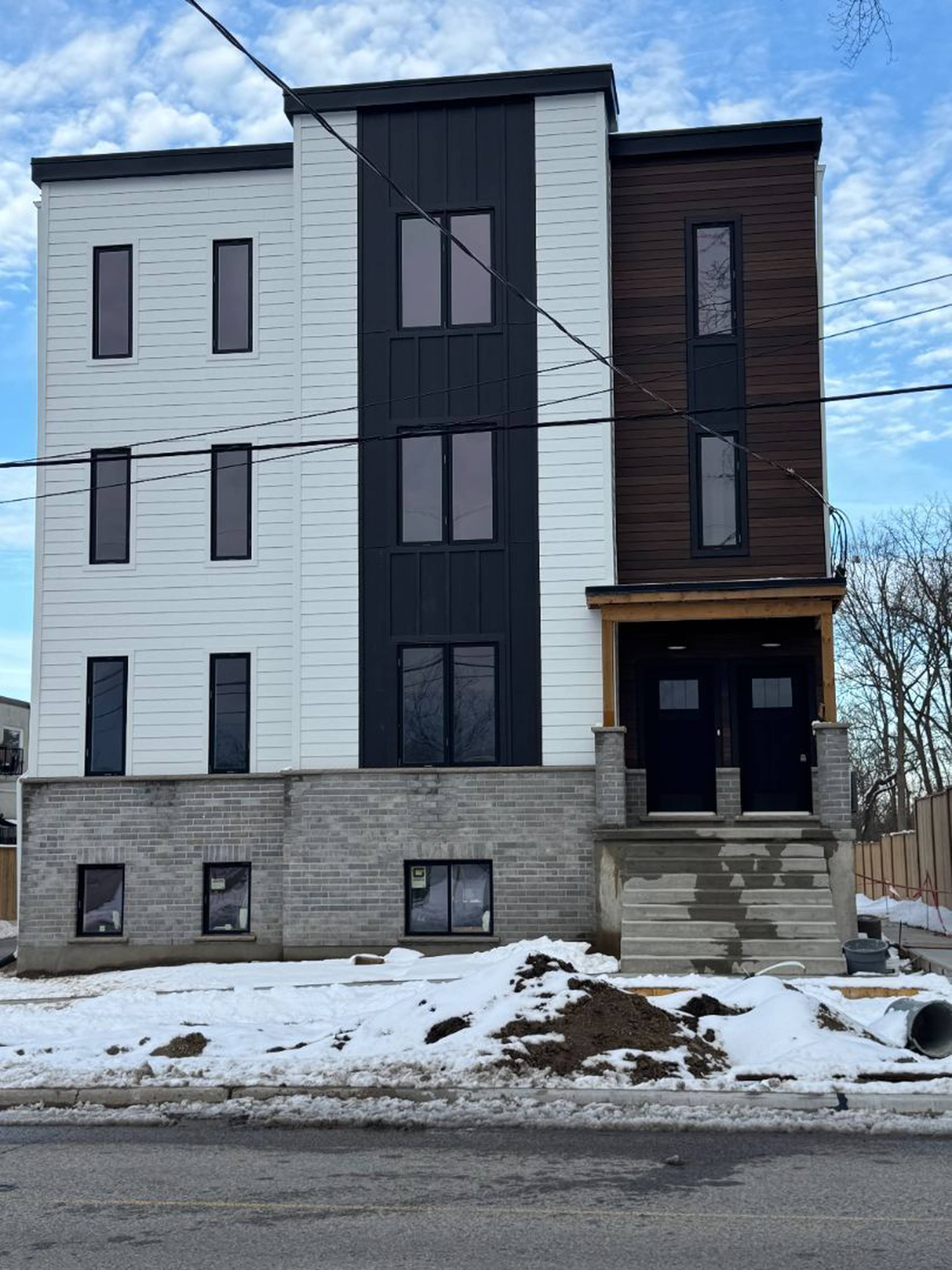 Greenwood Ave Apartment Building