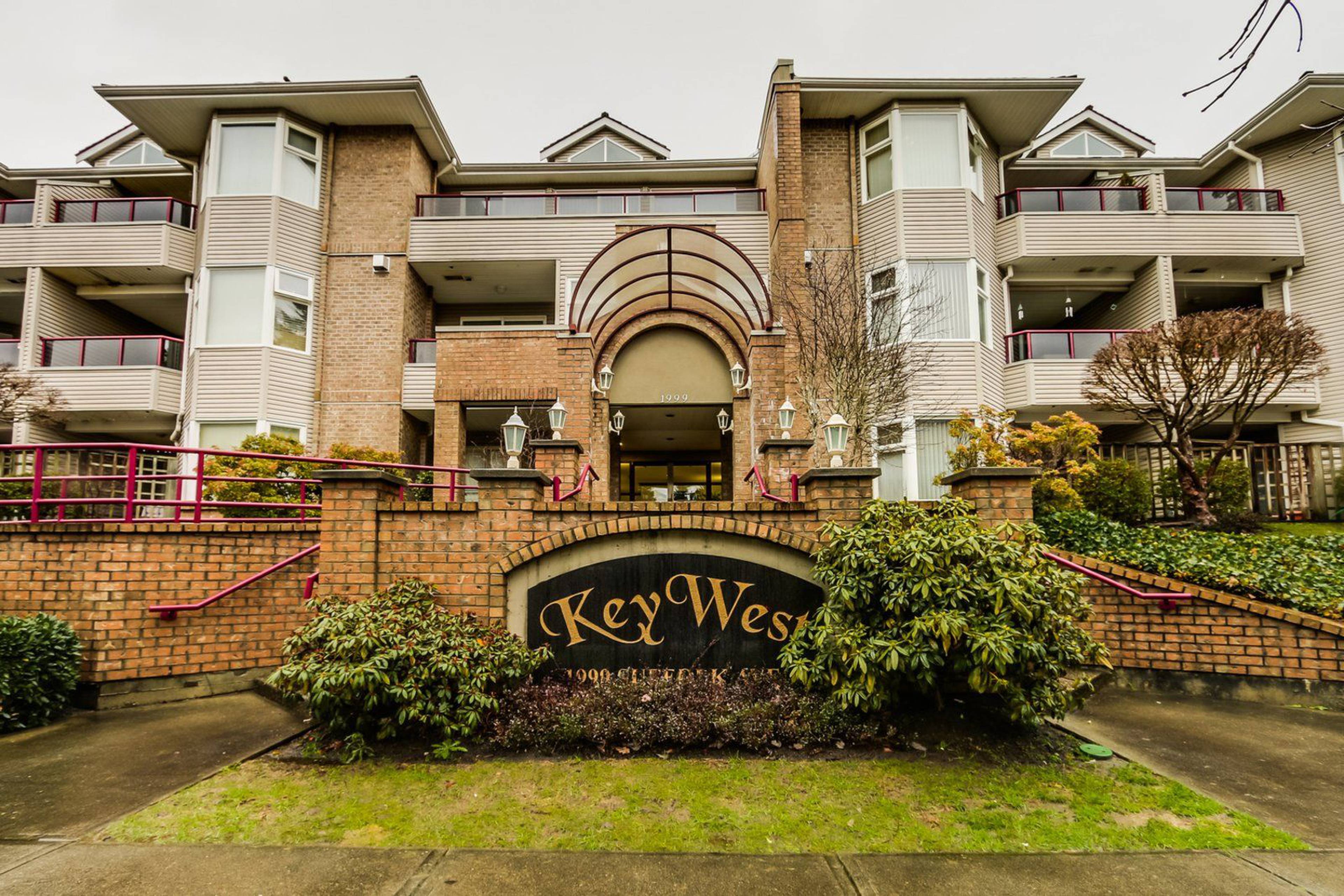 Clover Park Gardens Apartment Building