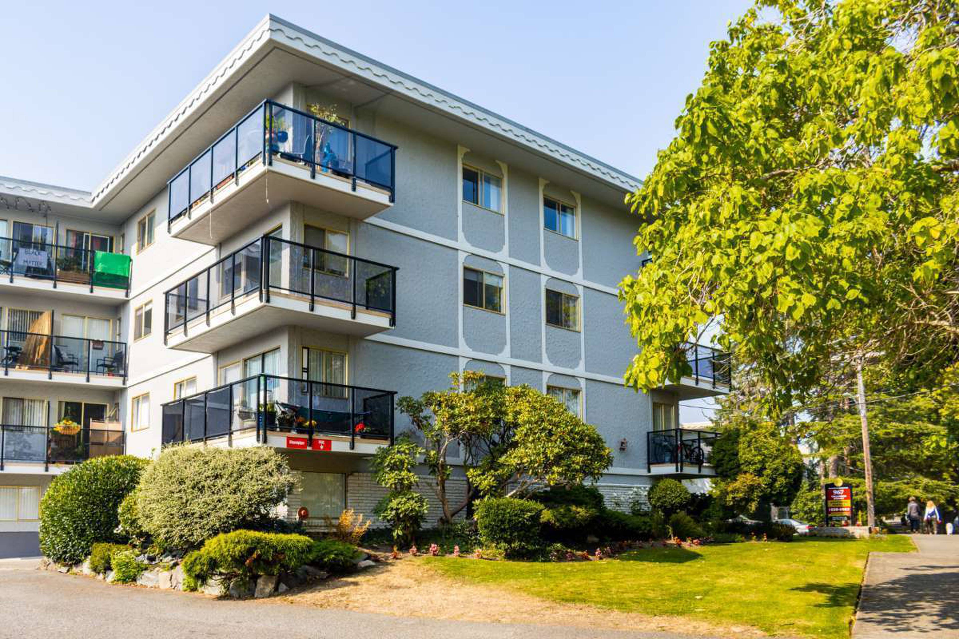 Buckingham Manor Apartment Building