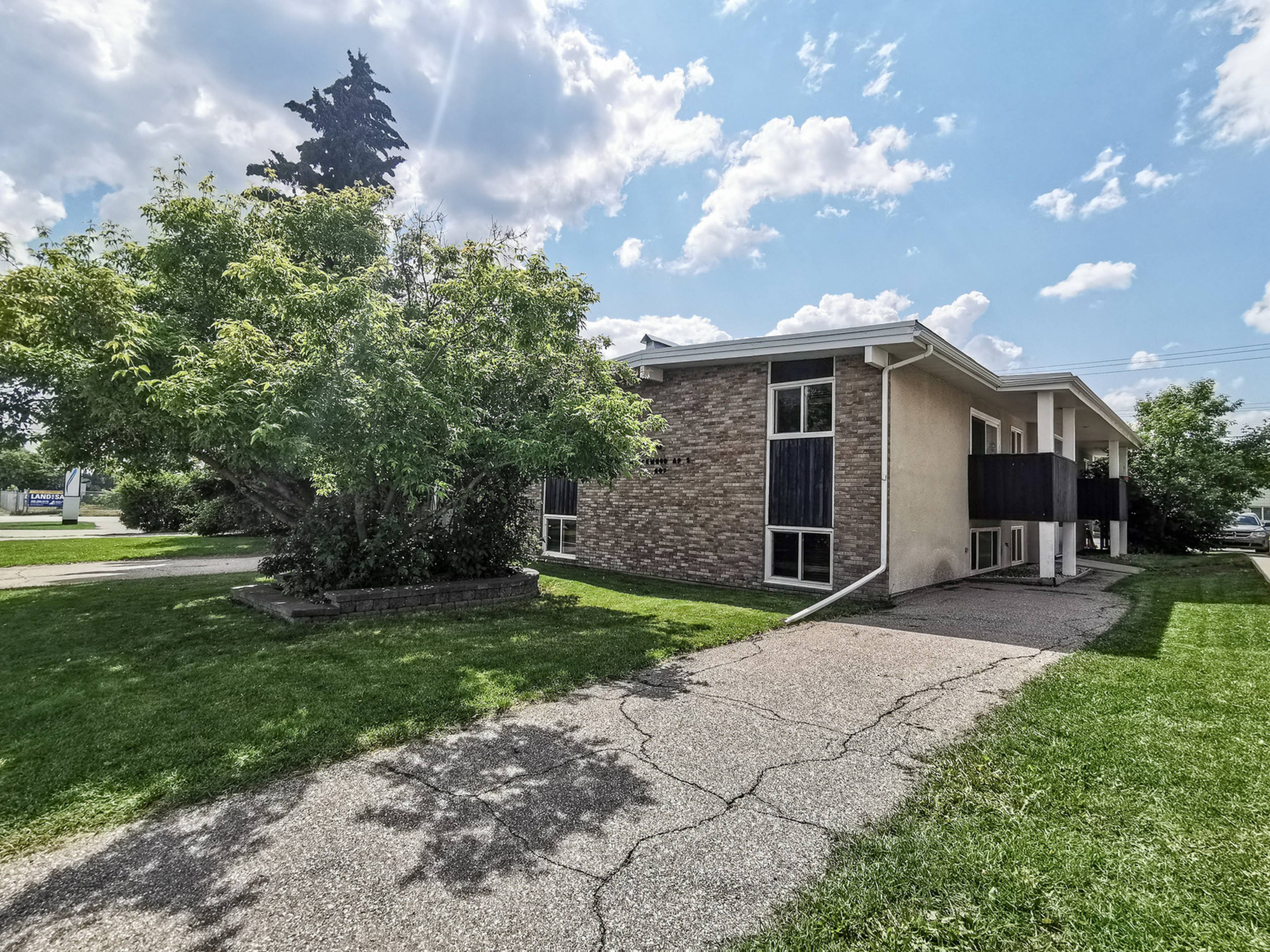 607 67 Avenue Southwest Apartment Building